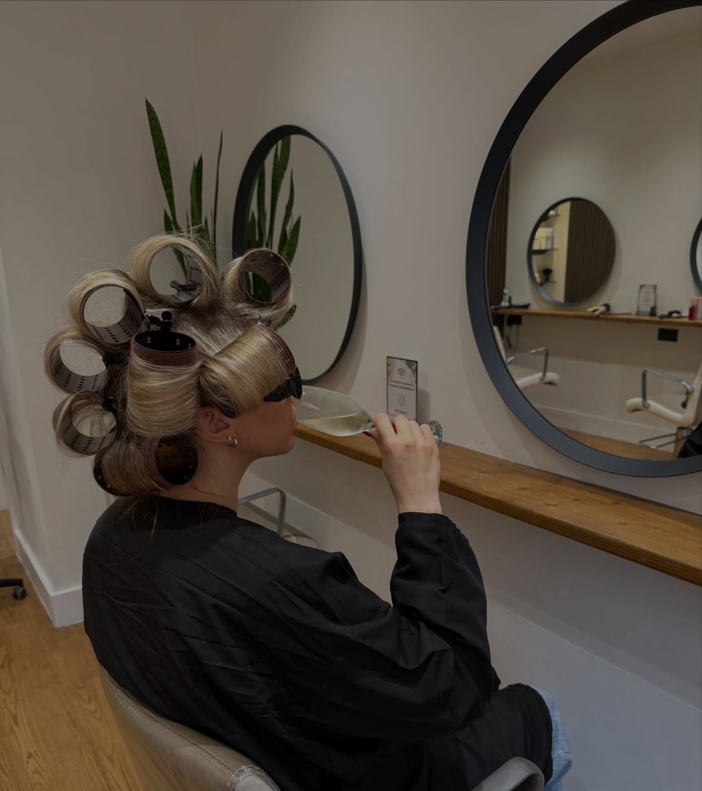 Your reminder to slow down and enjoy a little luxury… ✨
Relax with complimentary hot & cold drinks, unwind with a silent appointment, and elevate your visit with an added treatment for extra indulgence.