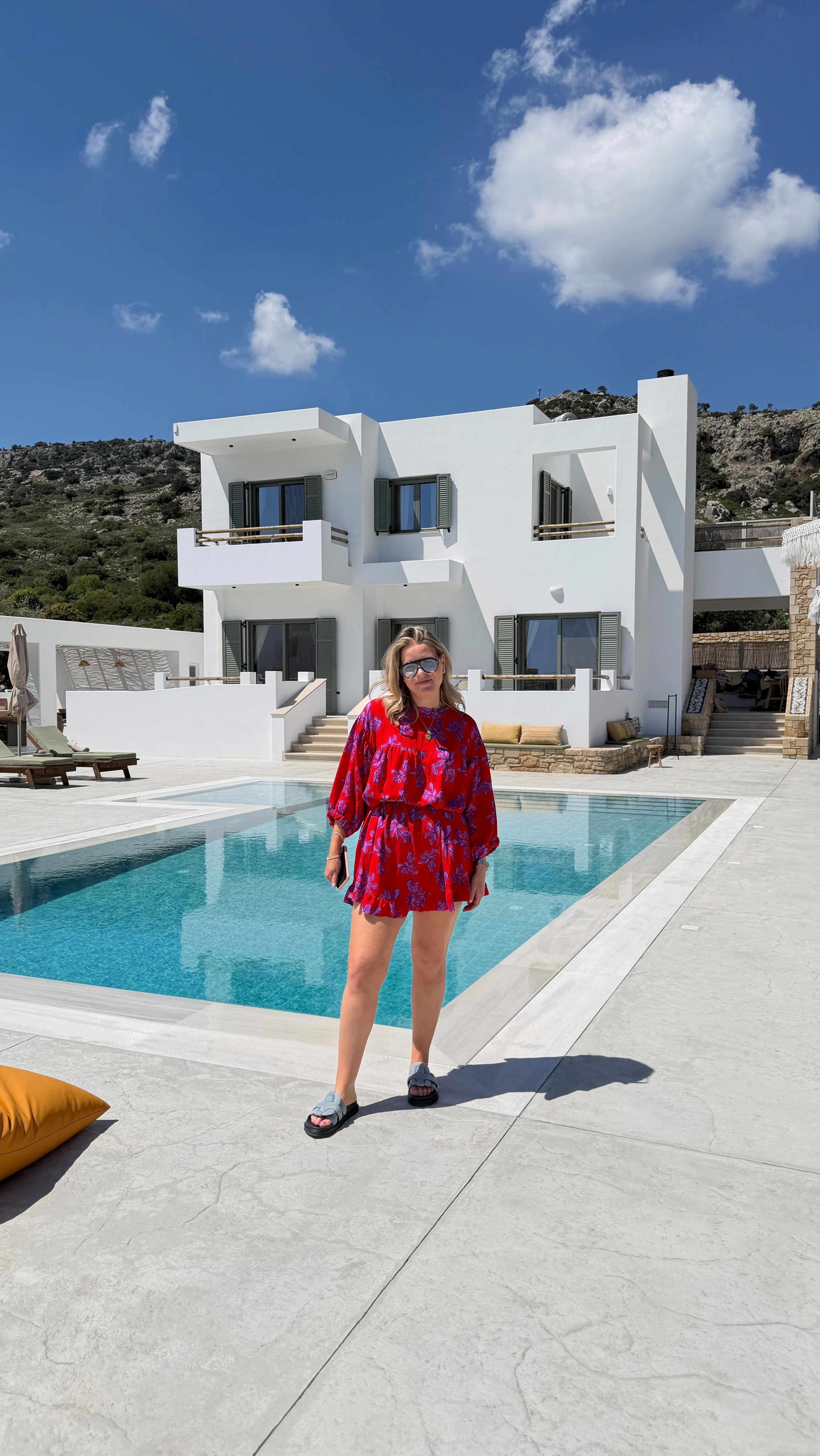 Dag 1 in Rhodos 🌞wat een druk dagje, maar zo leuk! Wij zijn er helemaal klaar voor! Volg elke dag onze behind the scenes 🐚
www.juliabybb.com
#juliabybb #juliaturnhout #dagvlog #juliaturnhout