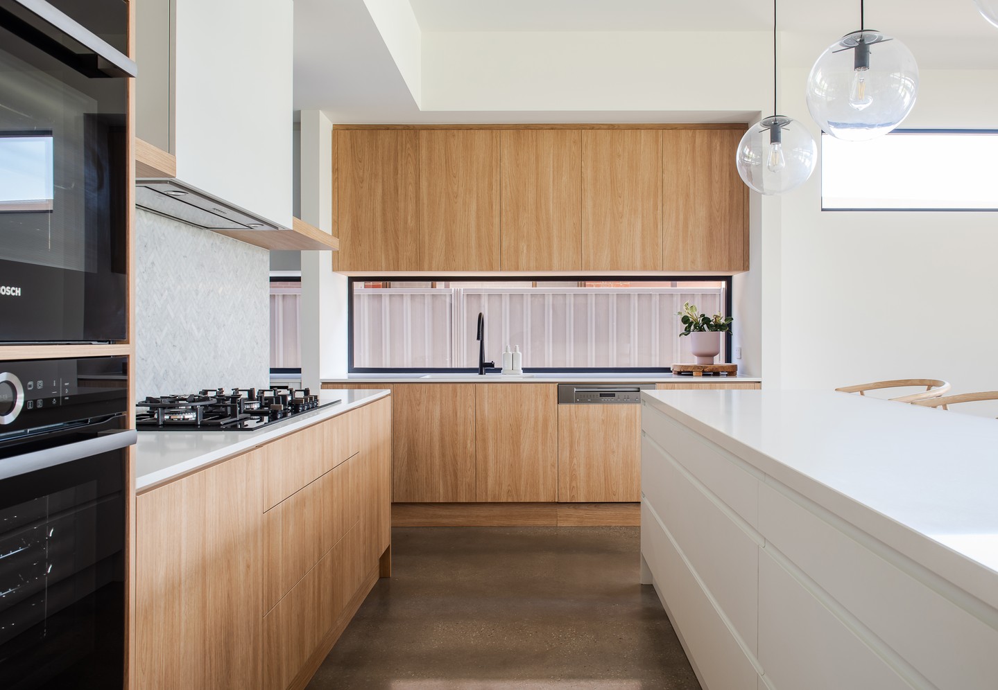 Set in a 1950s home, this residence has been reimagined for family life with a bright, open layout. The heart of the house invites gatherings, whether it’s breakfast, homework, or casual conversation, making everyday moments feel connected and effortless. Modern updates blend seamlessly with the home’s original character, creating a space that’s both welcoming and functional.
Photography: @jodyallenphoto
Interior Design: @headinteriordesign
#adelaidehomes #adelaidebuilder #adelaideinteriordesign #interiordesign #custombuiltnewhomes