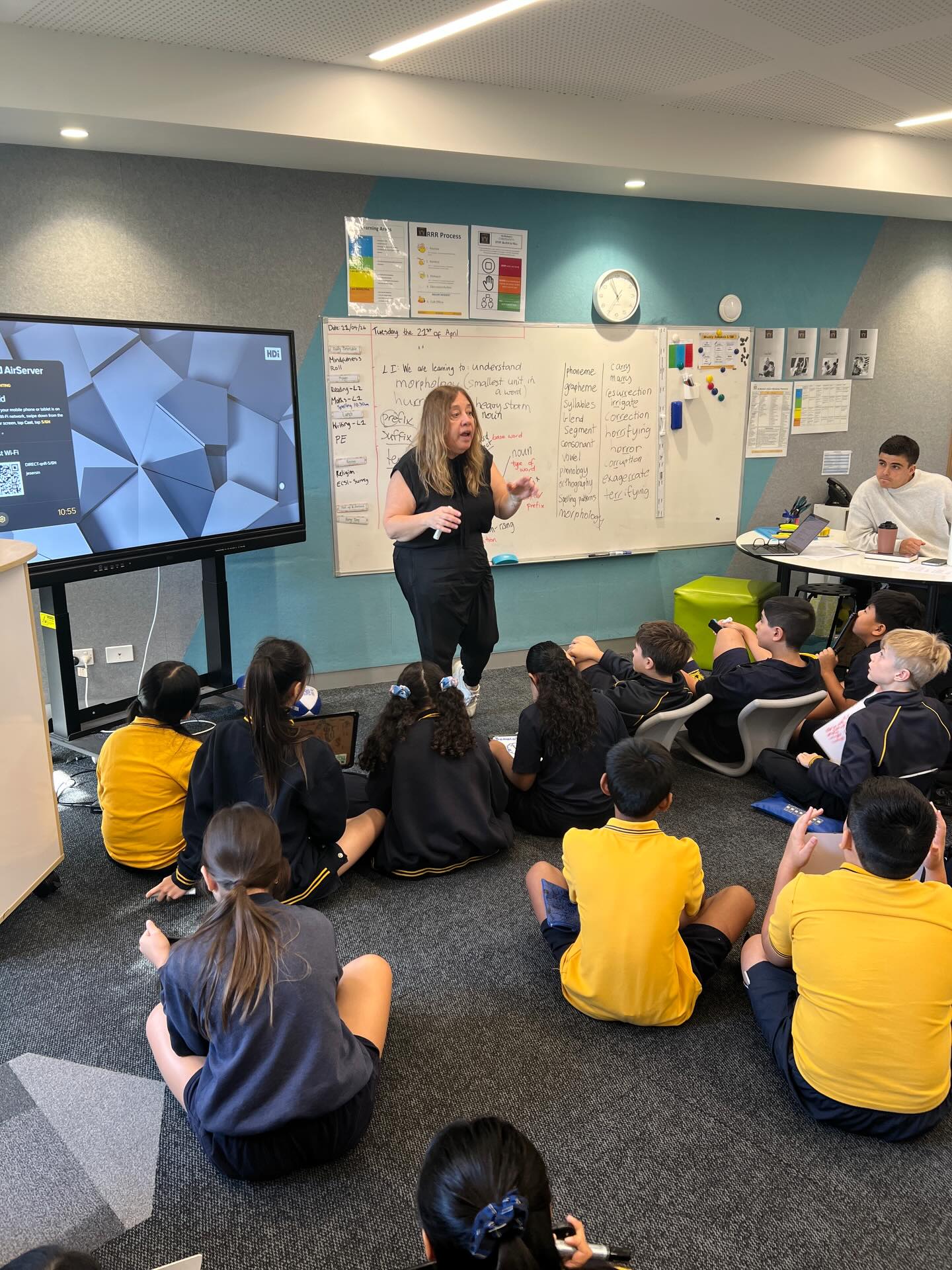 This term in spelling, 5/6 are diving into the morphology of words ✏️📚
Students are learning how words are built by exploring word origins, prefixes and suffixes and how these help with reading, spelling and vocabulary. Rita, our Literacy leader, worked with the students over the past two days to help unpack these exciting concepts.
5/6 are looking forward to continuing this learning journey throughout Term 2! 💛