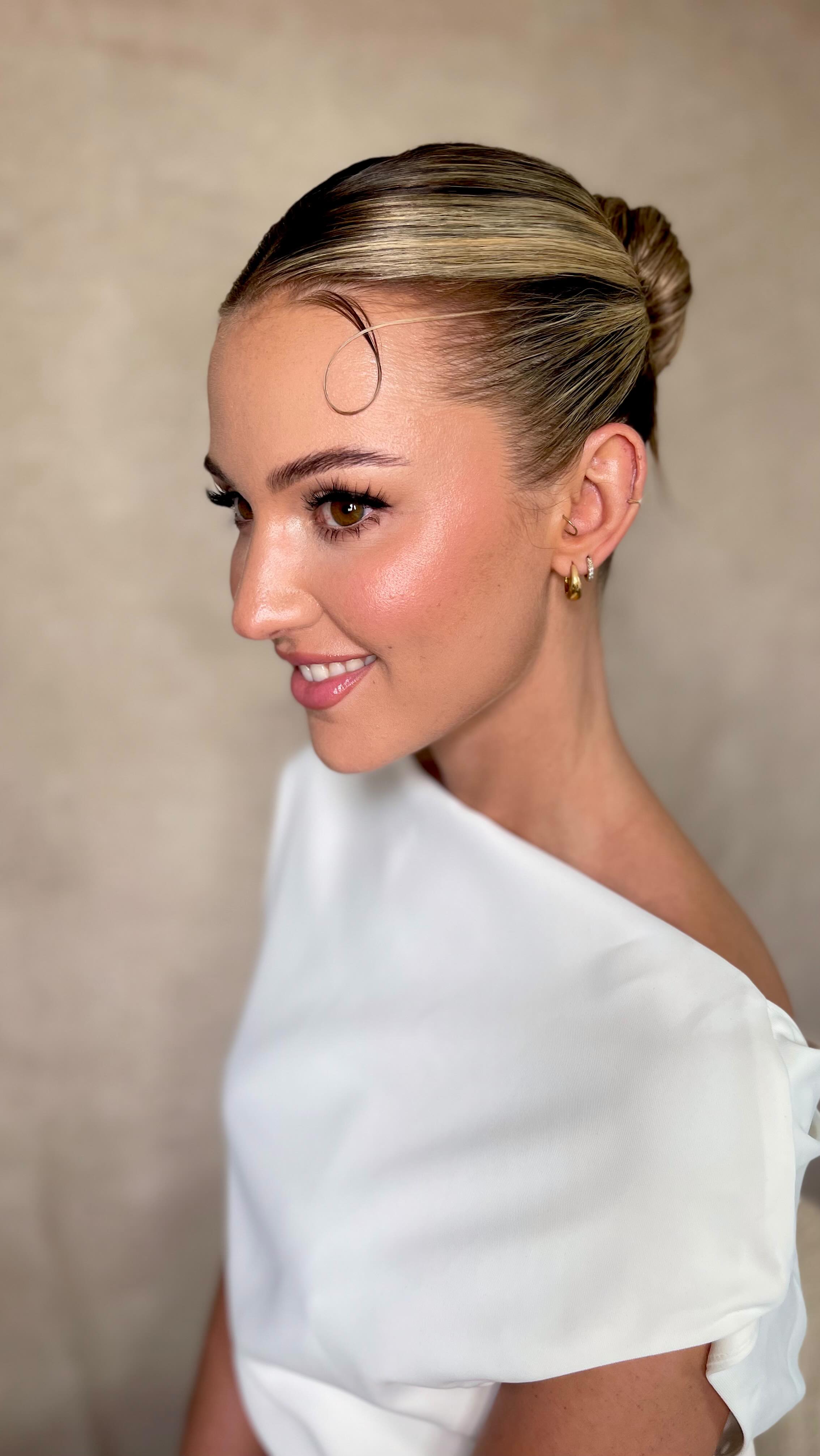 This sleek, intricate mid-high bun is one of my signature, editorial-inspired looks. Perfect for brides who want a modern twist.
While the meme on screen brings the fun, I’m here to bring you artistry and confidence on your big day. Whether classic or contemporary, let’s create a style that’s uniquely yours. Enquire now! 💌
Makeup @makeupbyzk
Photo @capturedbyhazelh
Model @laylarosejacobs