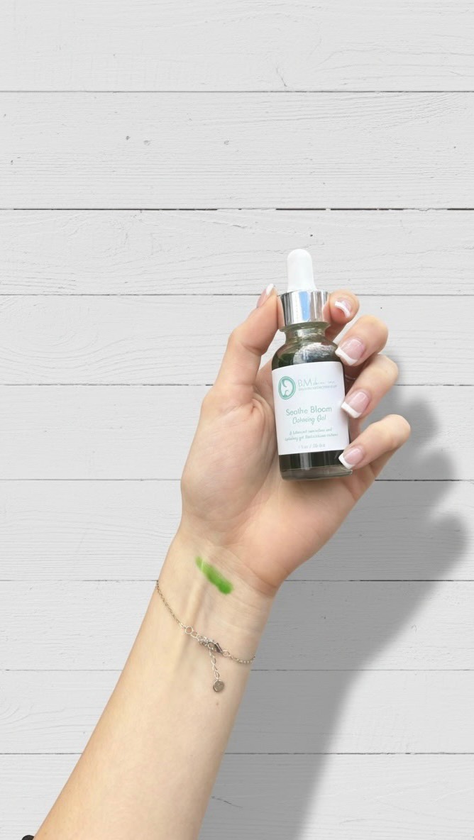 Calm your skin, correct imperfections, and let your natural glow shine ✨ Soothe Bloom Calming Gel Serum by Boston Microneedling is your daily dose of balance, hydration, and botanical care.
#BMSkincare #BostonMicroneedling #GlowingSkin #CalmSkin #SkincareRoutine