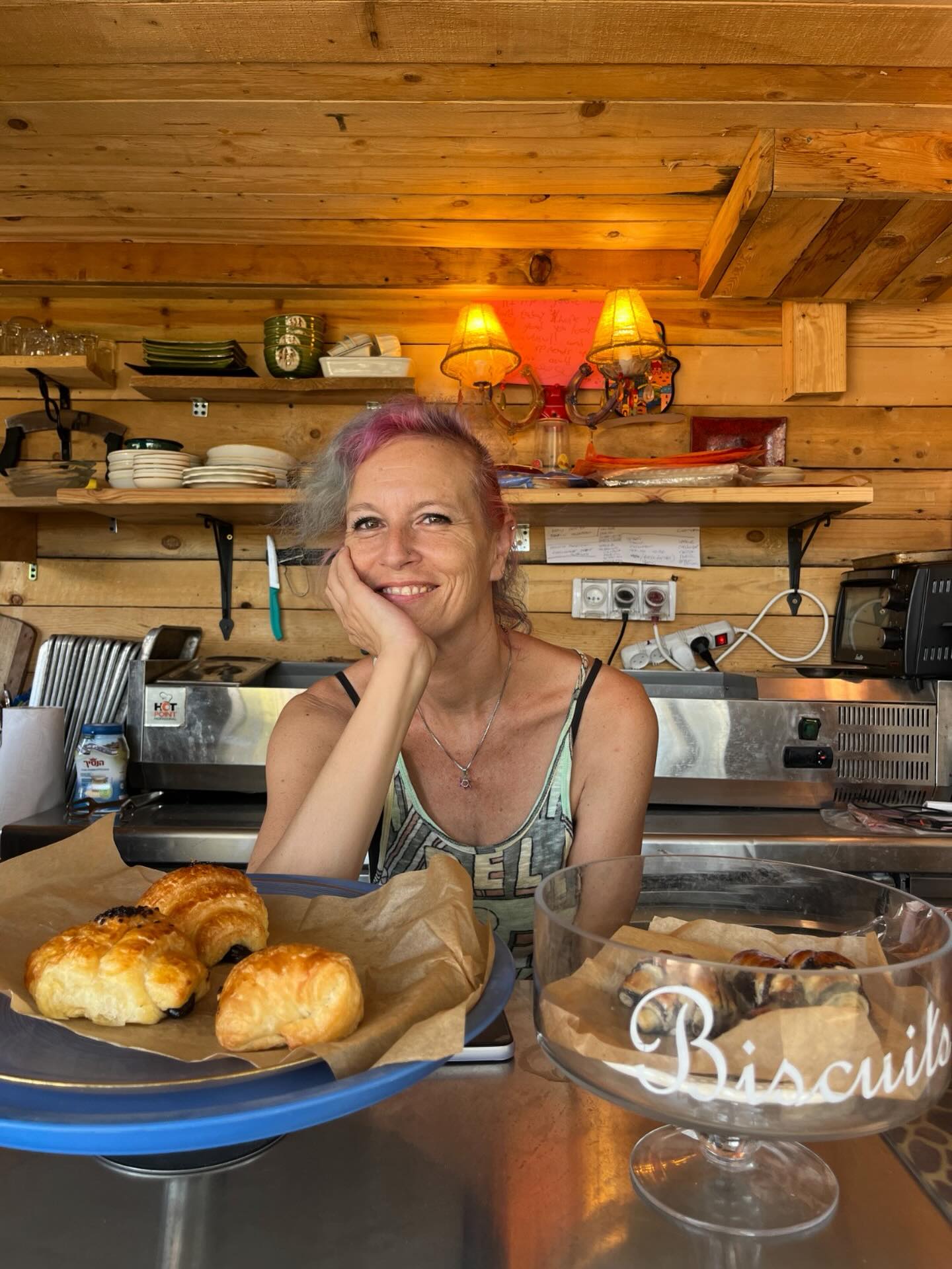 היי ג’וד!
תמיד מחייכת 😏
ומוכנה להמתיק לכם ולכן את היום
קפה הפסאז’ - באזור התעשייה המתחדש מעיין צבי
שעות הפעילות של עגלת הקפה ימים ב’-ה’ בין השעות 9:00-16:00, יום ו’ 9:00-15:00