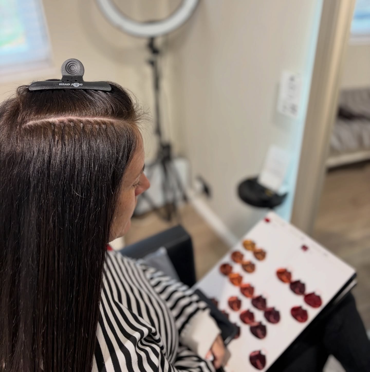 Underneath a freshly fit row of mini tips ✨
Hope everyone is enjoying the sunshine 🌞
📍Haywards Heath, West Sussex
📅 For bookings: DM for availability
💻 Website: www.lavishlockshair.co.uk