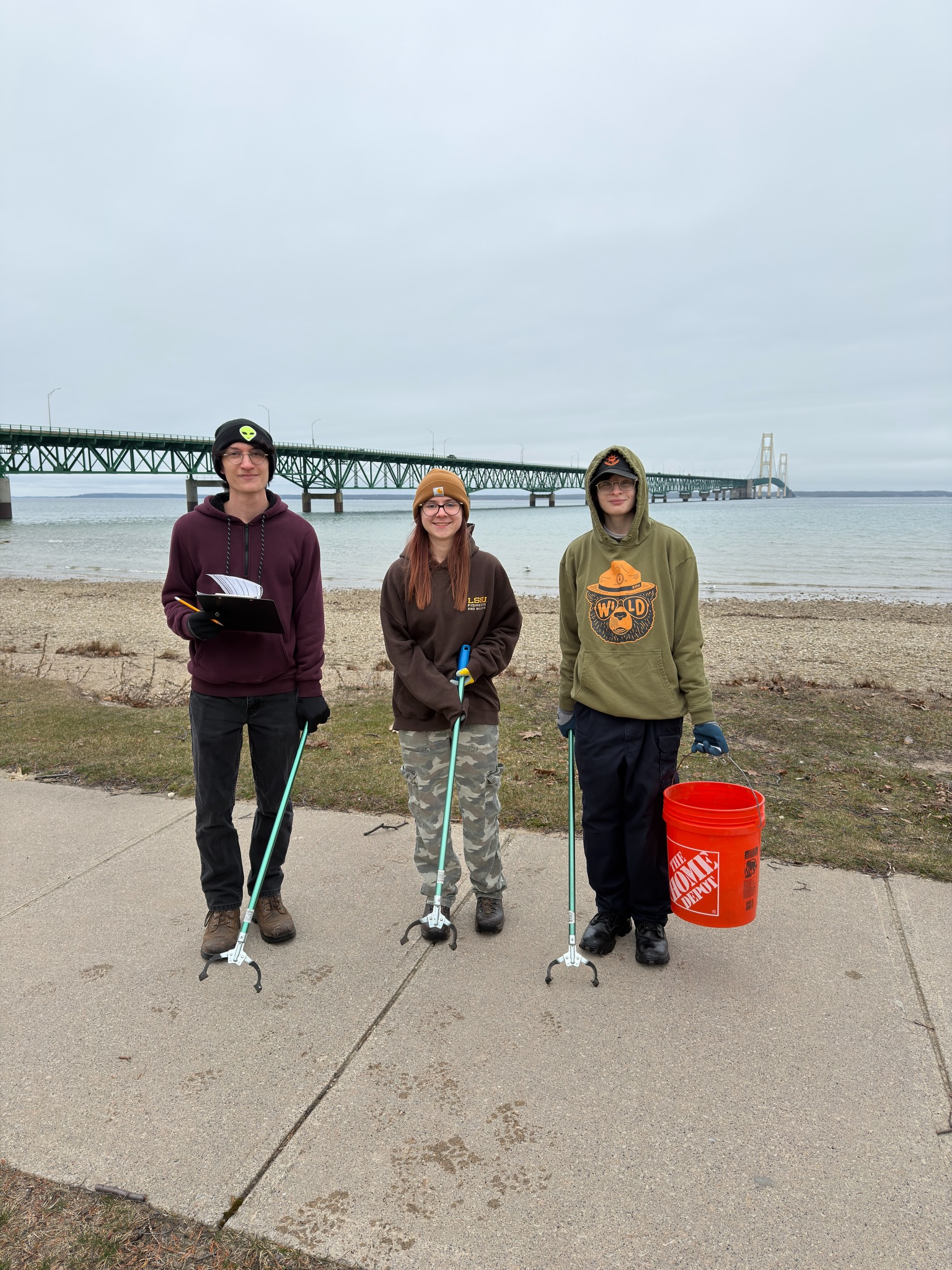 Misty Mackinac vibes this morning as volunteers on both sides of the bridge cleaned up our waterways removing over 30 pounds and 1,200 pieces of trash. Their data collection yielded many cigarette butts, golf balls, and bags of dog poop. 🚬 ⛳️ 🐕
Have you done a cleanup this spring? Join our effort to cleanup 1 million pieces of trash by counting your pieces and sharing your data at www.greatlakeslove.org. 📊
Thank you to @athleticbrewing for supporting this event.