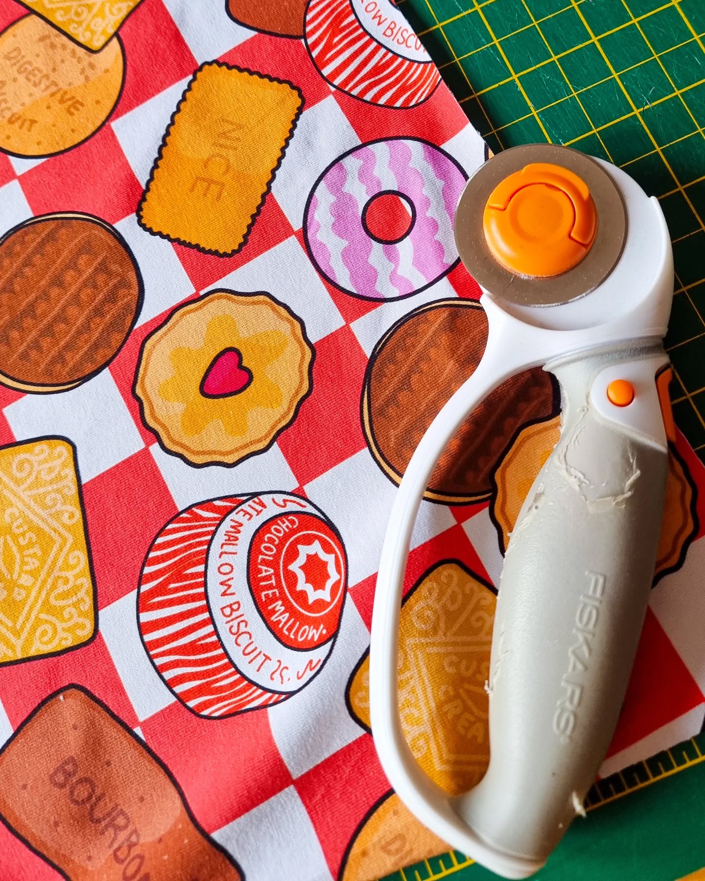 On the table today 🍪🍪
Something sweet coming soon!
#scottishkids #madeinedinburgh #wahm #tunnocksteacake #ukmumsquad