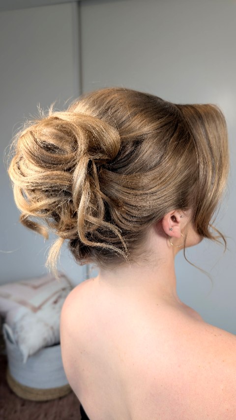 When the vibe is flirty, fun, and effortlessly elevated ✨🤍
The preview before the big day should feel just as special. Soft glam, polished hair, and a look that still feels like you
Toronto bridal beauty for brides who want to feel confident in every photo 💍
Hair by Andrea
Makeup by Victoria
toronto bride • bridal trial • bridal makeup • soft glam bride • modern bride