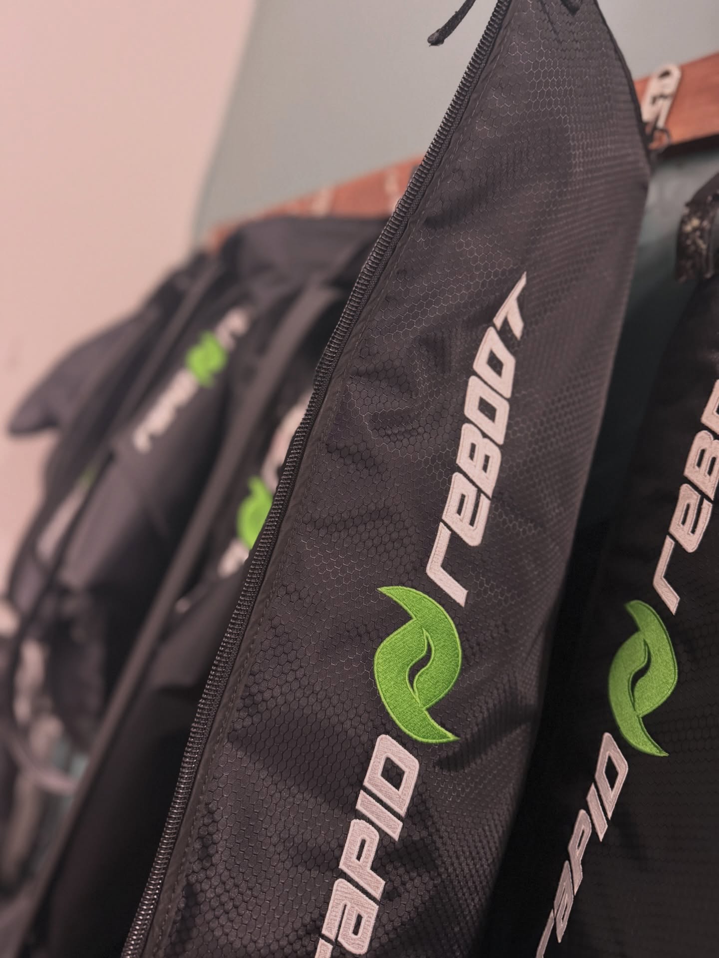 SQUEEZE in the last drops of the weekend with a relaxing Compression Massage.
Always walk in friendly,
We have compression sleeves for all sizes and shapes and body zones that need a little extra care.
Legs
Hips
Shoulders and Arms
All rebooted to start the week off fresh and new.