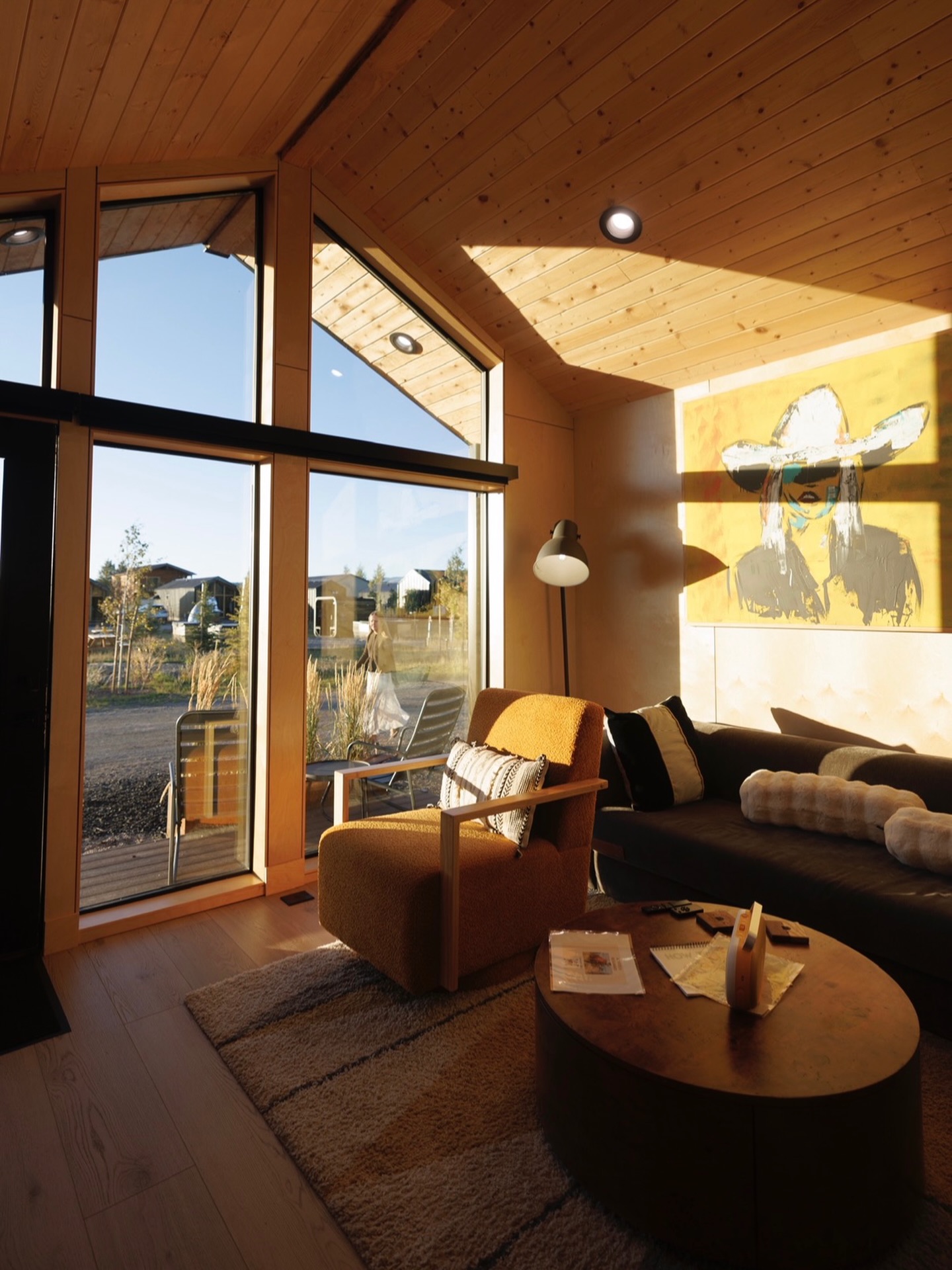 Golden hour hits different at Yellowstone Peaks ✨
sun pouring in, doors opening May 6th, and we honestly can’t wait to welcome you back! Spring stays, fresh mountain air, and all the good vibes ahead 🌞🏔️
#yellowstonepeaks #islandpark #yellowstone #boutiquehotel #idaho may6 travelseason