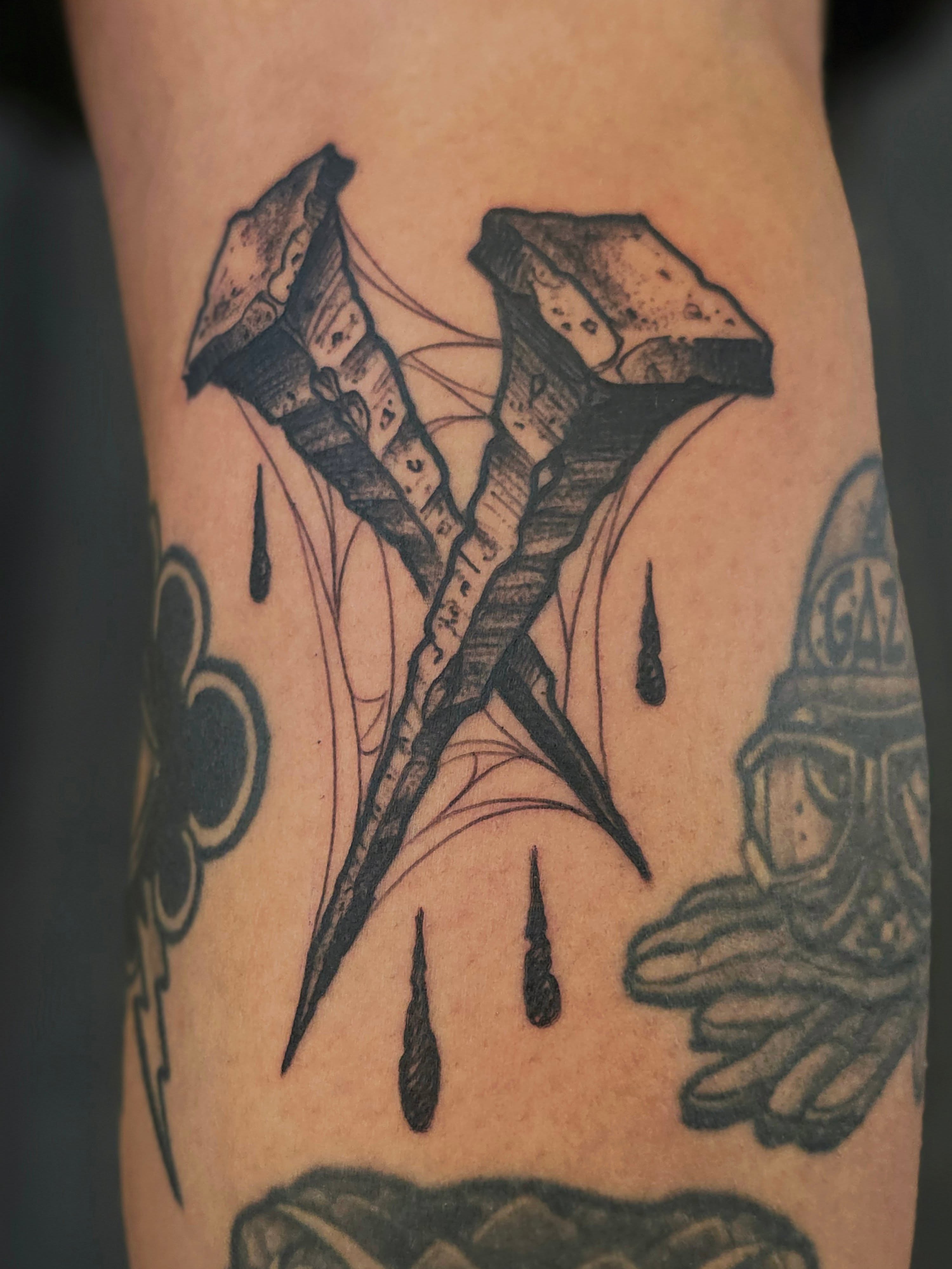 super fun freehand nails gap filler for Laila,
thanks so much for your trust on these.
it was awesome to have you & Ems in the studio & we look forward to catching up with you again soon!!
.
by our resident artist Nathan @dewartattoo
.
if you'd like a fun little freehand piece,
give us a shout @holyskintattoowanaka
on holyskinwanaka@gmail.com
.
.
#nailtattoo #cooltattoo #funtattoo #wanakatattoo #newzealandtattoo