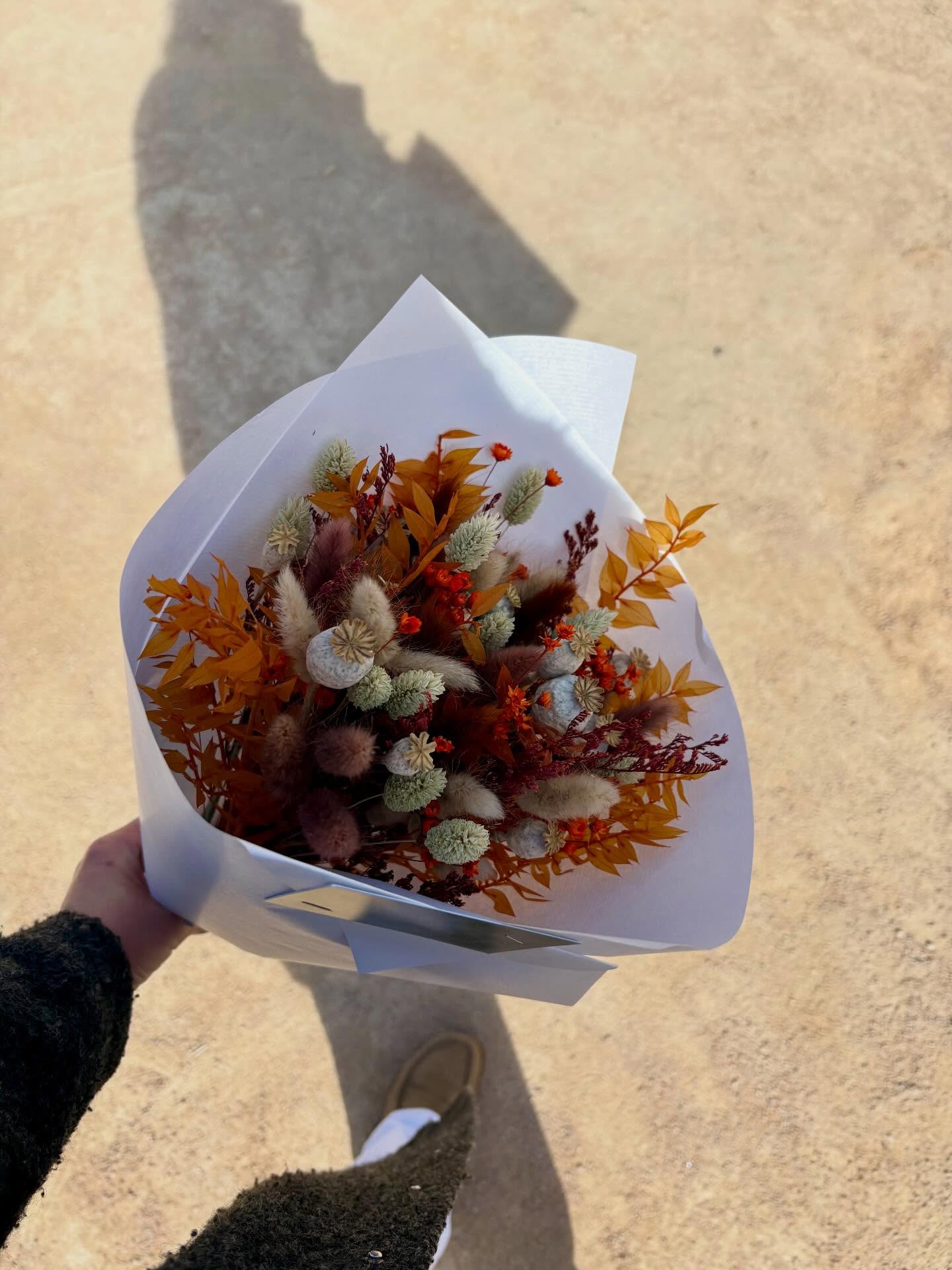 special dried delivery • 🧡
Vos bouquets livrés chez vous ou chez ceux que vous aimez, aussi en fleurs séchées !
#fleuristelyon #bouquet #fleurssechees