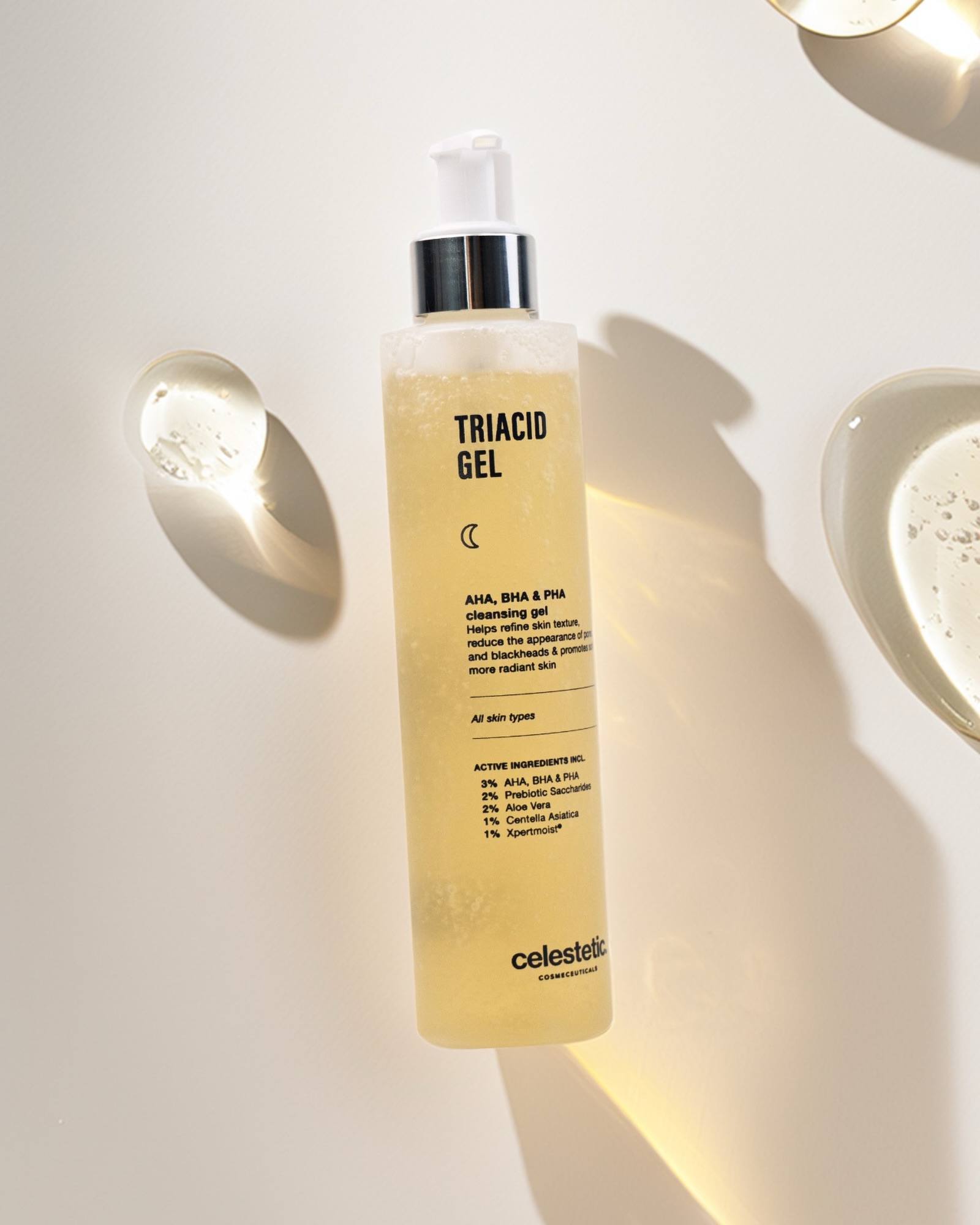 🌙 Le nettoyant du soir qui transforme votre peau.
Le TriAcid Gel de Celestetic, c’est la synergie de trois acides doux pour une peau vraiment nette et lumineuse :
1.AHA : exfolie en surface, élimine les cellules mortes et ravive l’éclat du teint
2.BHA : pénètre en profondeur dans les pores pour désincruster les impuretés et réguler l’excès de sébum
3.PHA : exfolie en douceur tout en renforçant l’hydratation et la barrière cutanée, idéal même pour les peaux sensibles
Résultat : une peau plus lisse, plus nette et un teint visiblement plus lumineux dès les premières utilisations. 🌟
Convient à tous les types de peaux · À utiliser le soir
#perfectlyne #centreesthétique #skincare #peeling #celestetic