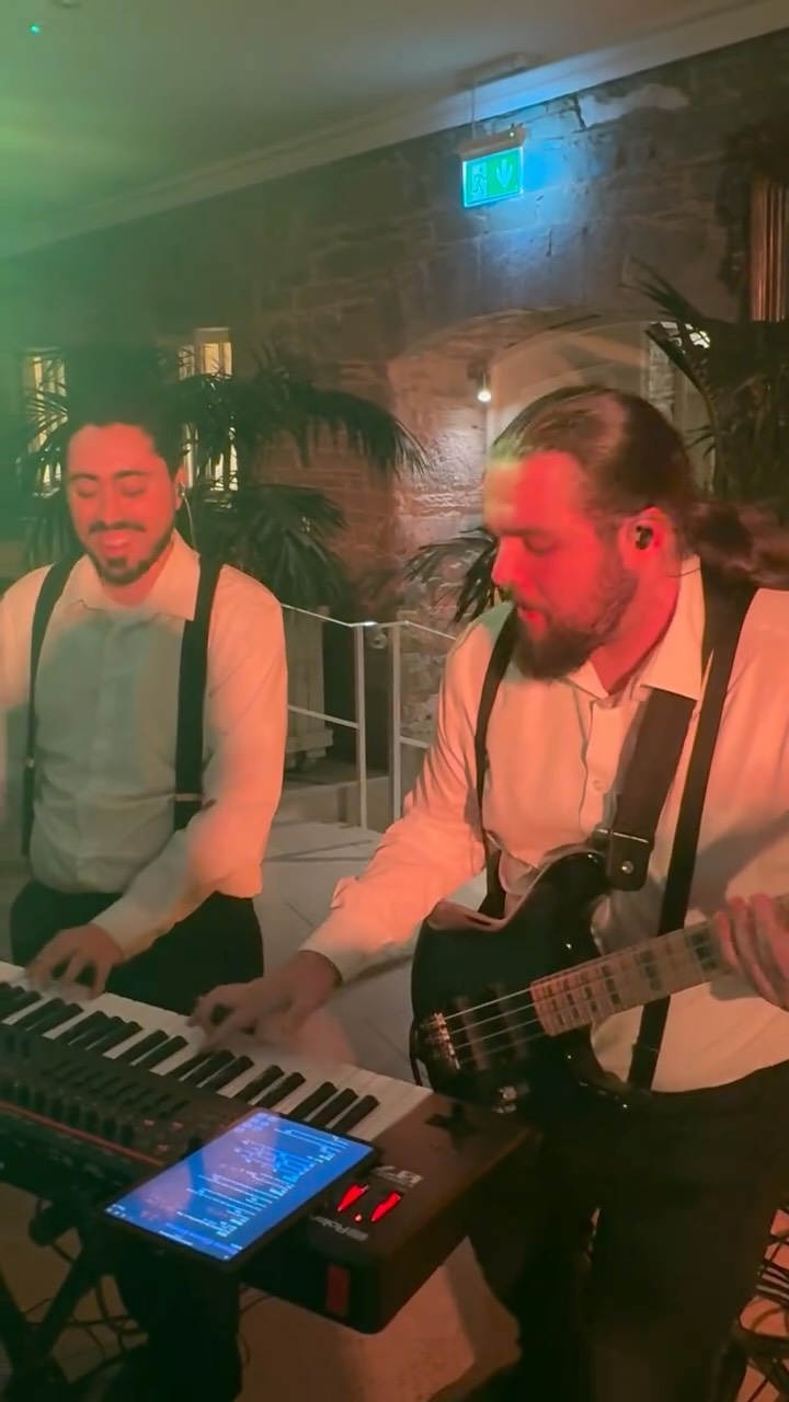 A snapshot of some recent shenanigans 🪩💃🏻
Wedding season, The Ratzingers are ready for you 🤩
#irishweddingband #weddingbandireland #irishwedding #weddingband #weddingbandsireland