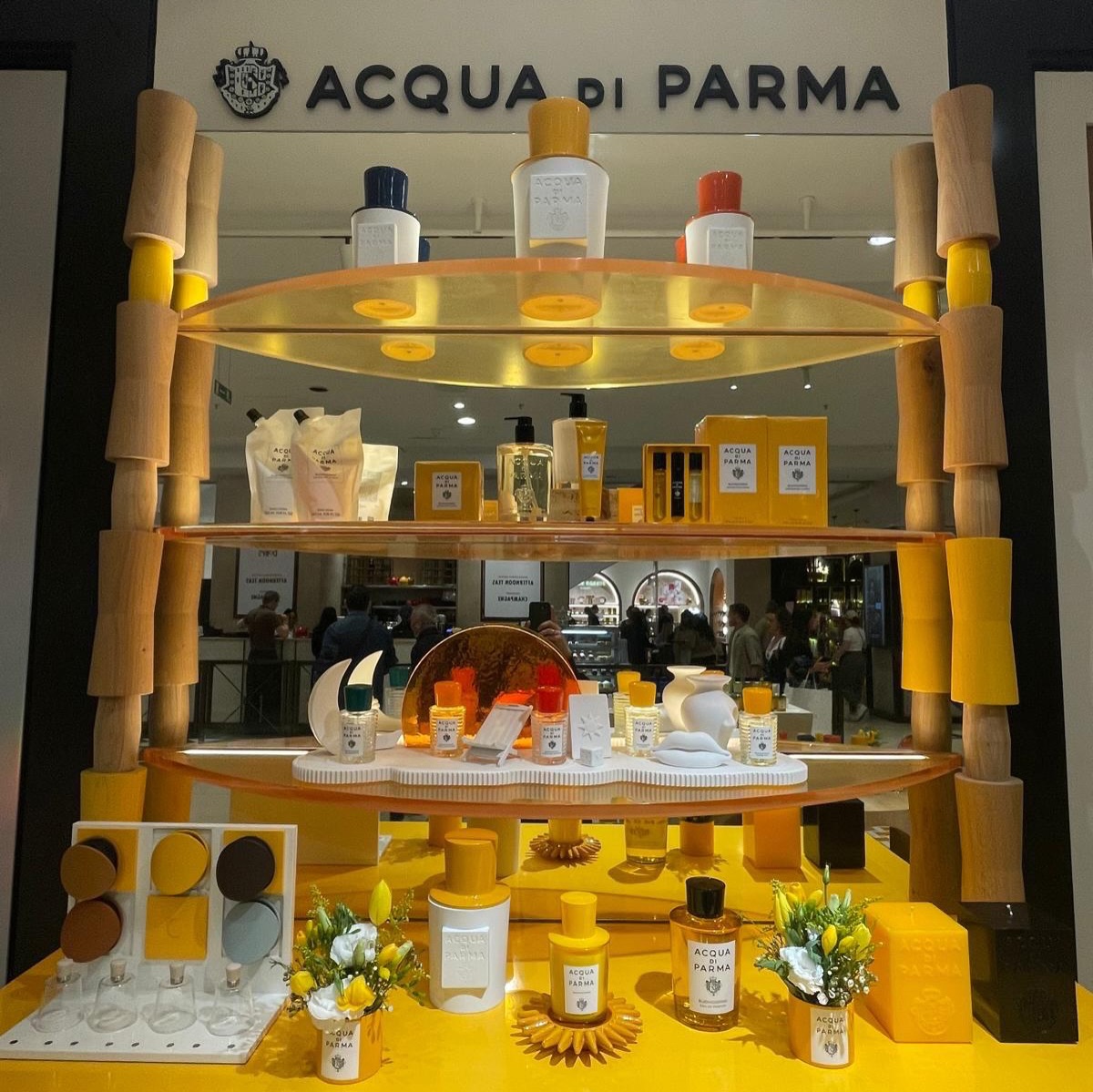 Sunshine, scent and a little bit of personalisation magic ☀️
A fantastic day with Acqua di Parma at Selfridges and John Lewis Oxford Street, we couldn’t have asked for a brighter, more uplifting backdrop.
Each bookmark began completely plain… until a mist of fragrance revealed a hidden floral illustration.
Such a beautiful, sensory way to personalise. @acquadiparma #selfridgeslondon #summerfragrances