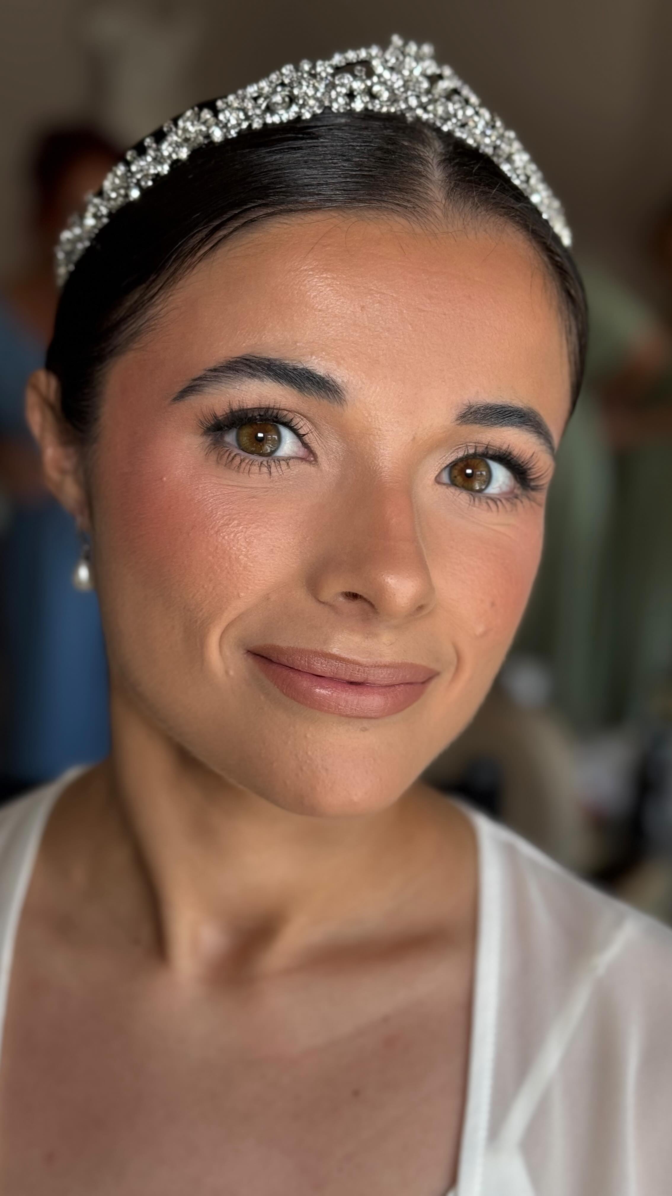 Soft glam? Yes. Overdone? Never. ✨
This is natural, glowing makeup… just turned up a notch.
I specialise in natural, radiant bridal makeup that enhances features with that little bit ‘more’ (sometimes so subtle people can’t put their finger on it!)
Enhanced? Yes. Elevated? Yes. Camera ready? Hell yes!
If you’ve ever worried about looking ‘too much’ on your wedding day, I hear you, and you’re exactly the Bride I love to work with! 🙌🏻
Location: @pelhamhouseweddings
👰🏻♀️ @alanissvelasquez
#Brightonbridalmakeup #softglambride #glowybride #naturalbridalmakeup #2026bride