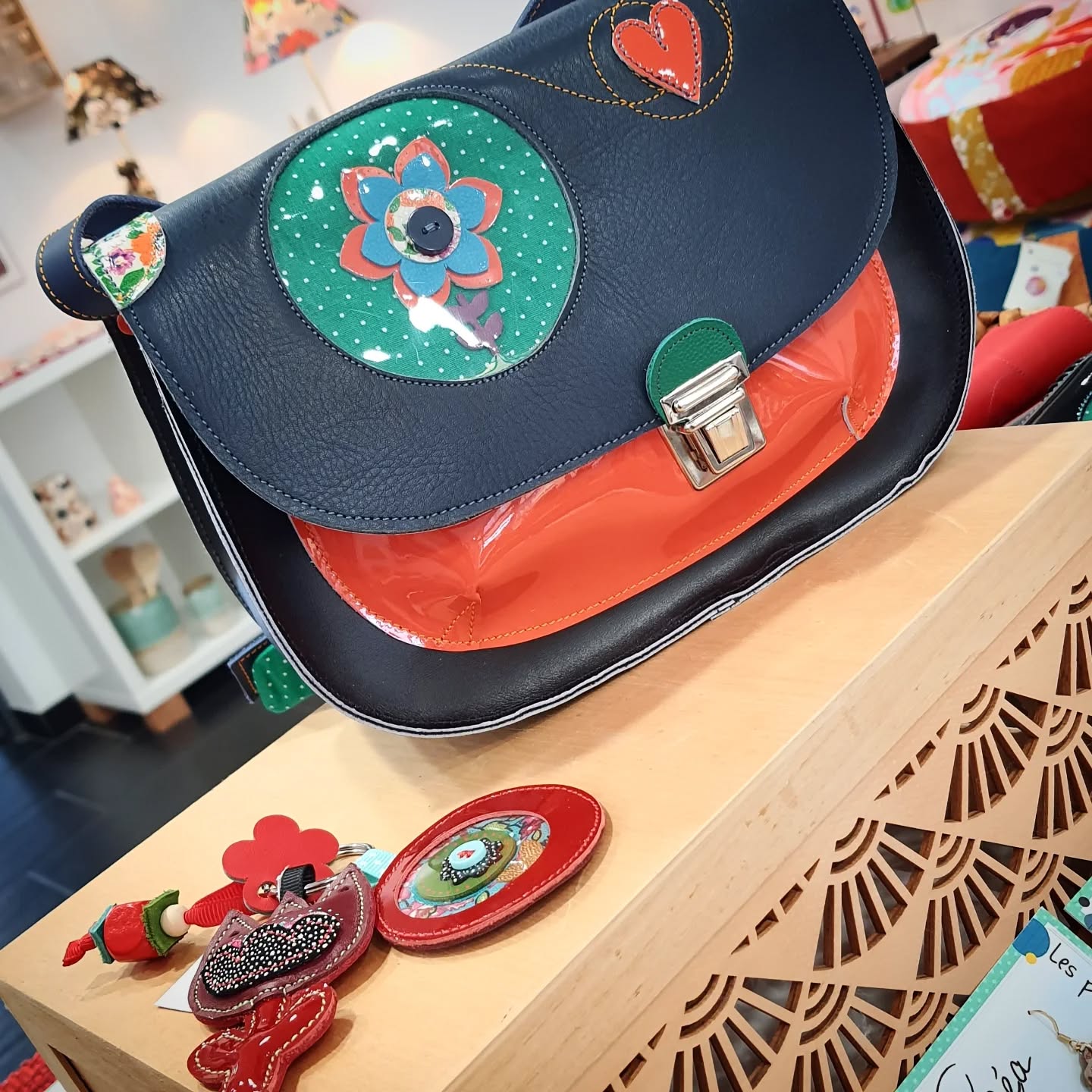 @n.krea à la galerie les Souliers rouges à Clisson
#cuir #pieceunique #artisanat #galerielessouliersrouges