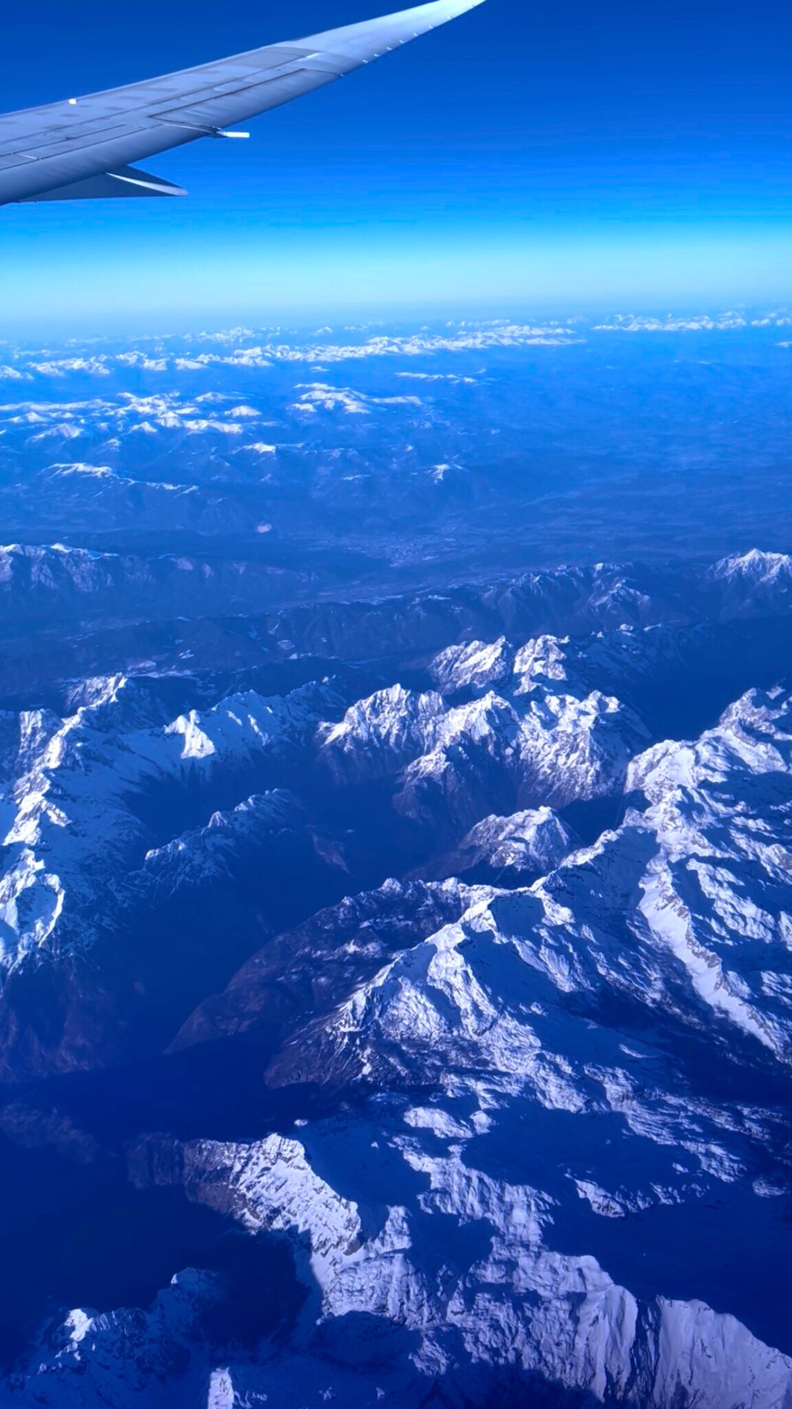 Destination 2027… ✈️
Cette vue, c’est bien plus que des montagnes. C’est l’appel d’une terre où chaque souffle devient un mantra. 2027 peut sembler loin, mais les grands voyages se préparent d’abord dans l’esprit.
Nous dessinons actuellement une immersion unique, un retour aux sources du Yoga, là où le silence rencontre l’infini.
Envie de voir l’horizon qui nous attend ? Restez connectés pour l’annonce du Grand Stage 2027 🙏🏻
#retraiteyoga #yogaretreat #stageyoga #soundyogacompiegne