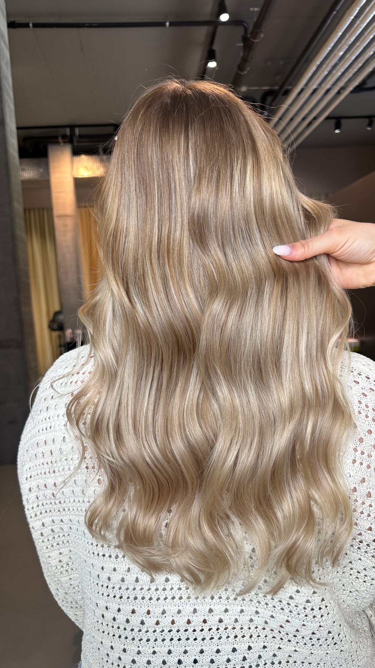 Balayage refresh after one year🤍🙌🏻
#r79outstandinghairstyling#iamr79#hairtransformation#hairgoals#balayage