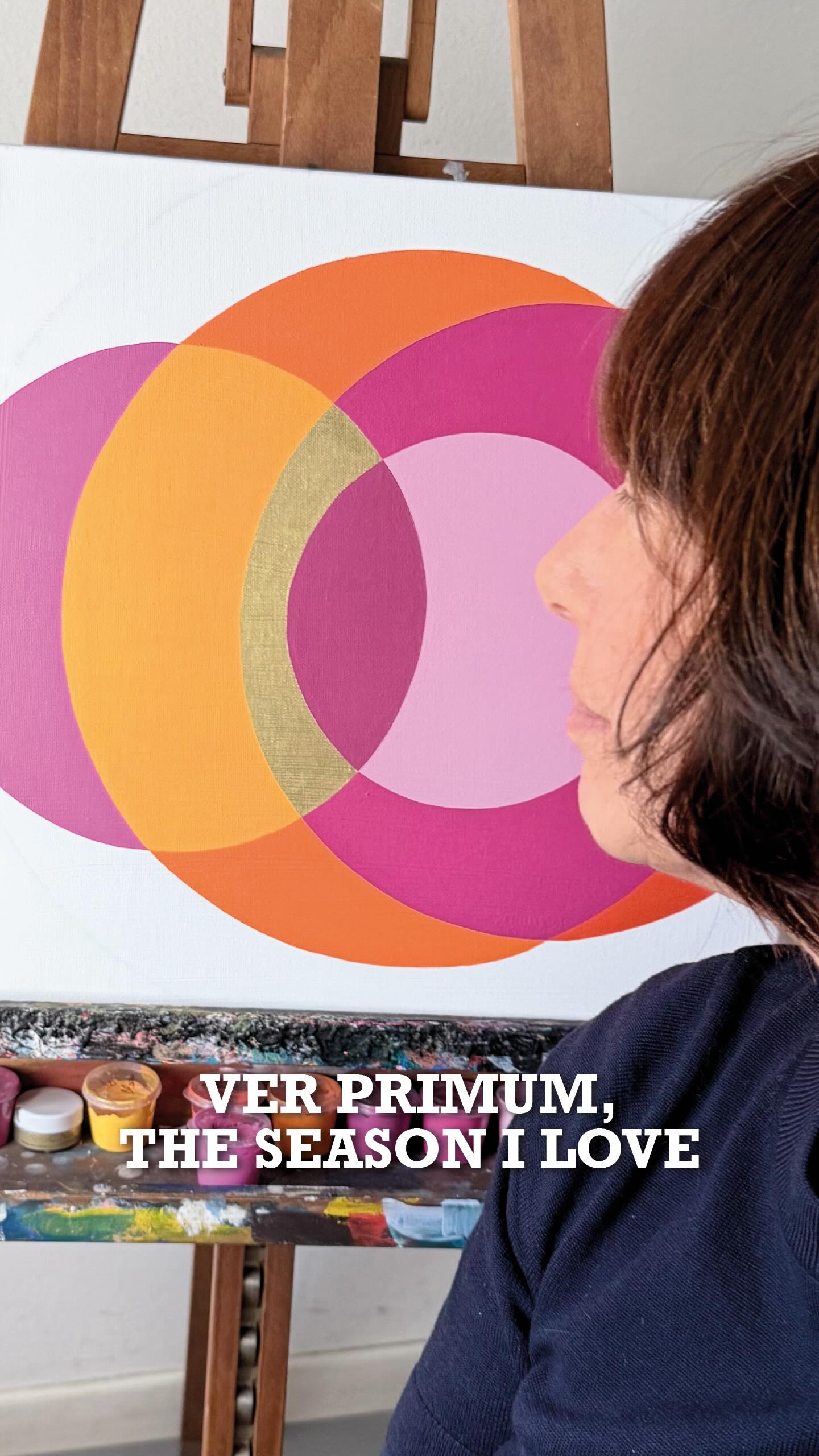Ver Primum, the season I love
A time of renewal.
It’s the season I love most: for its light, its air, and the way color comes back to life.
🌺 In this work, the palette draws from spring blooms: lantana, tulips, colors unfolding.
A painting that holds their chromatic harmony, bringing a sense of spring into the space.
Available in the coming days.
🖼️ Ver Primum
40x40 cm.
Acrylic painting on canvas
——
🇮🇹 Ver Primun, la stagione che amo
Ver-primum. Tempo di rinascita.
È la stagione che amo di più: per la luce, per l’aria, per i colori che tornano a farsi vivi.
In questo lavoro, le tonalità nascono dalle fioriture: lantana, tulipani, colori che sbocciano.
Un dipinto che ne cattura l’armonia cromatica, portando la primavera dentro lo spazio.
Disponibile tra pochi giorni.
Ver Primum
40x40 cm.
Acrylic painting on canvas
#laurarota #laurarotaart #circlesofjoy #circlesofjoyart #earthsheart