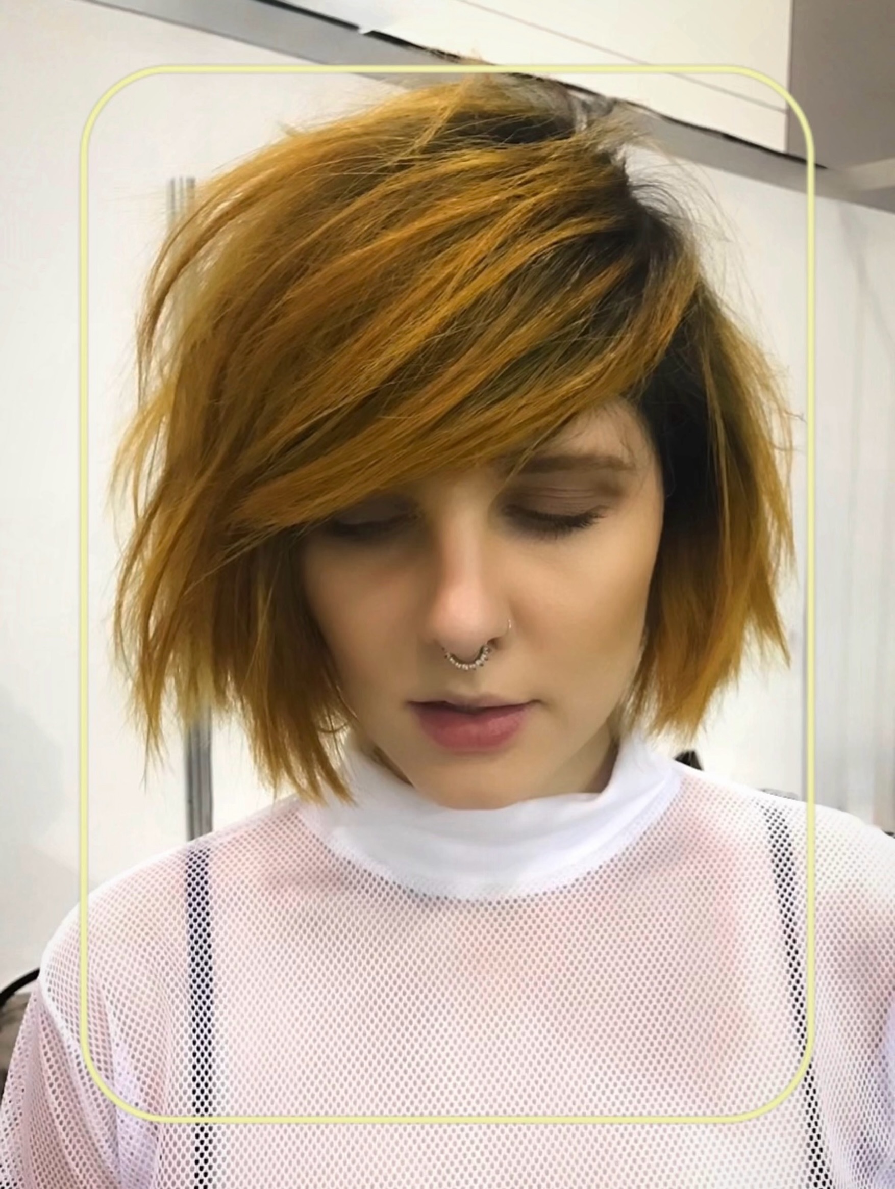 Not here to blend in.
Razor-cut texture meets a punchy copper tone, raw, undone, and a little bit rebellious. This is that perfectly imperfect bob with attitude, movement, and zero apologies.
#EdgyHair #RazorCut #CopperVibes #UndoneHair #RebelHair