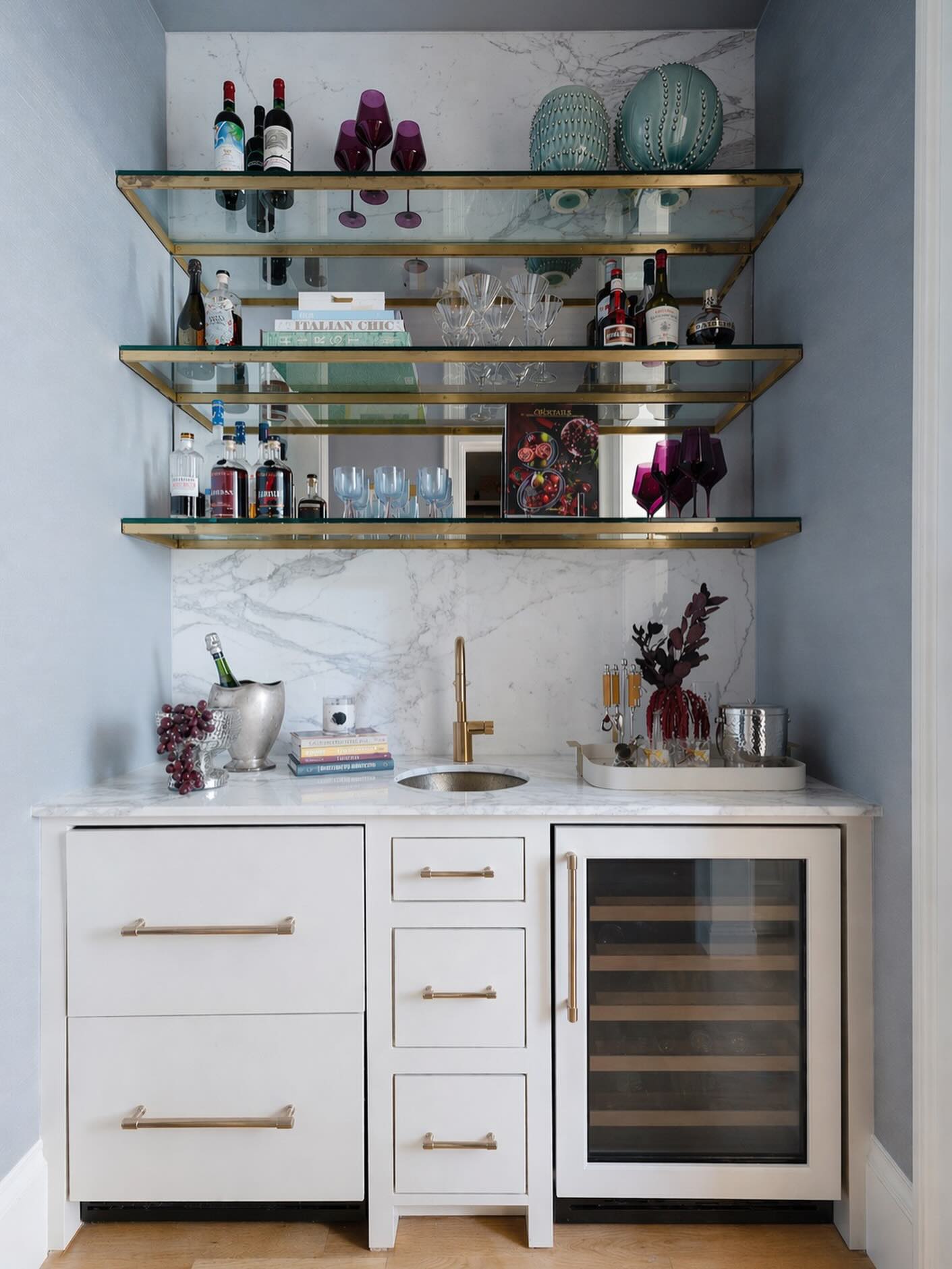 A well styled bar, always. 🥂