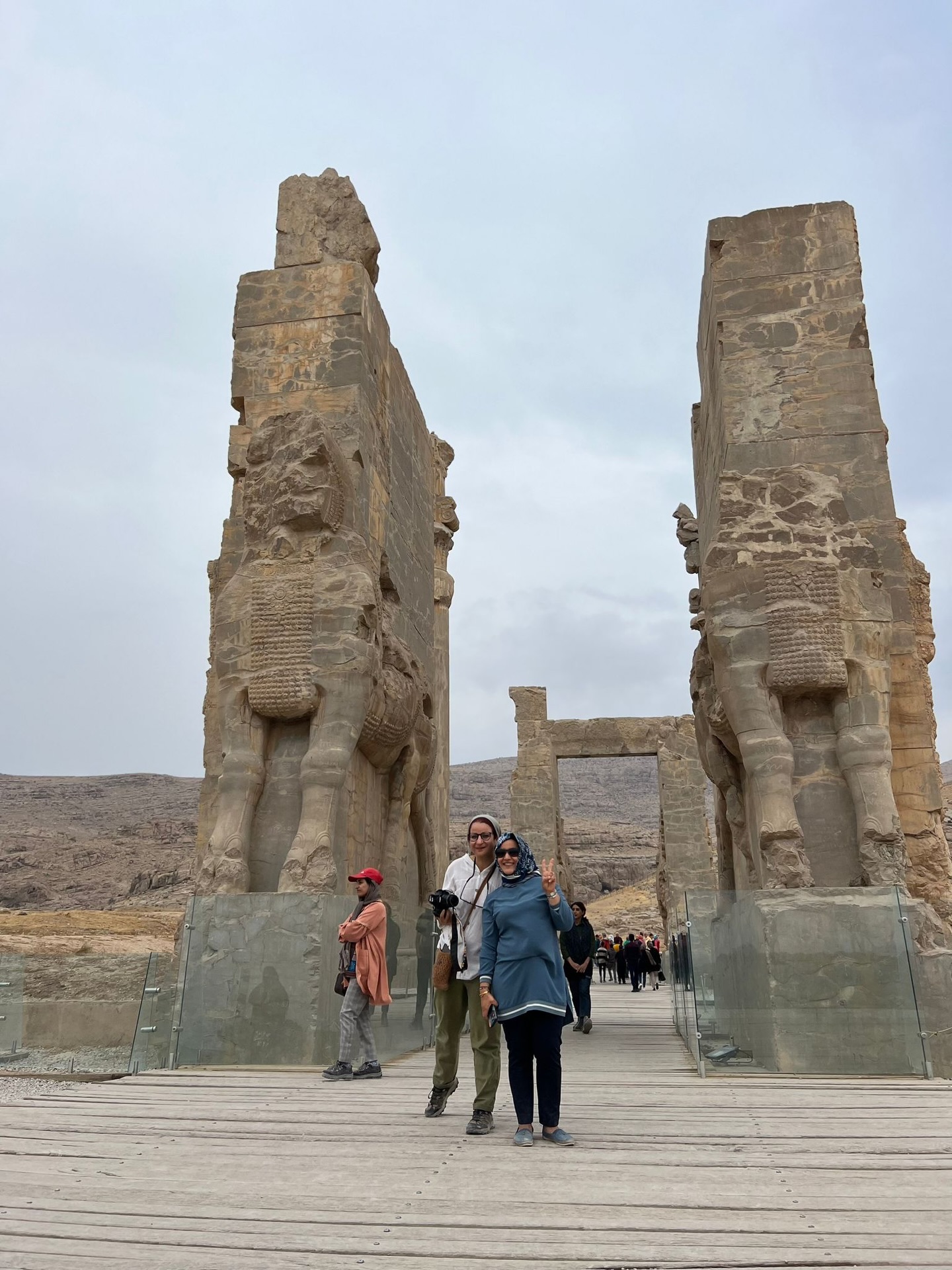 ✨İRAN’DA MASAL GİBİ BİR DENEYİM ✨🇮🇷
İran turumuza katılan tüm misafirlerimize;
enerjileri, samimiyetleri ve bizimle paylaştıkları eşsiz anılar için kalpten teşekkür ederiz 💛
Birlikte keşfetmenin, gülmenin ve yeni rotalar çizmenin keyfi bambaşka…
Daha nice güzel yolculuklarda buluşmak dileğiyle 🧳💫
📅 Gelecek Tur Tarihleri için iletişime geçebilirsiniz
☎️ Detaylı Bilgi & Rezervasyon
📞 0533 526 65 73 | 0505 110 41 65
📲 @sirpturizm
🌐 www.sirpturizm.com.tr
#sirpturizmlekesfet #sirpturizm #şirpturizm #iran