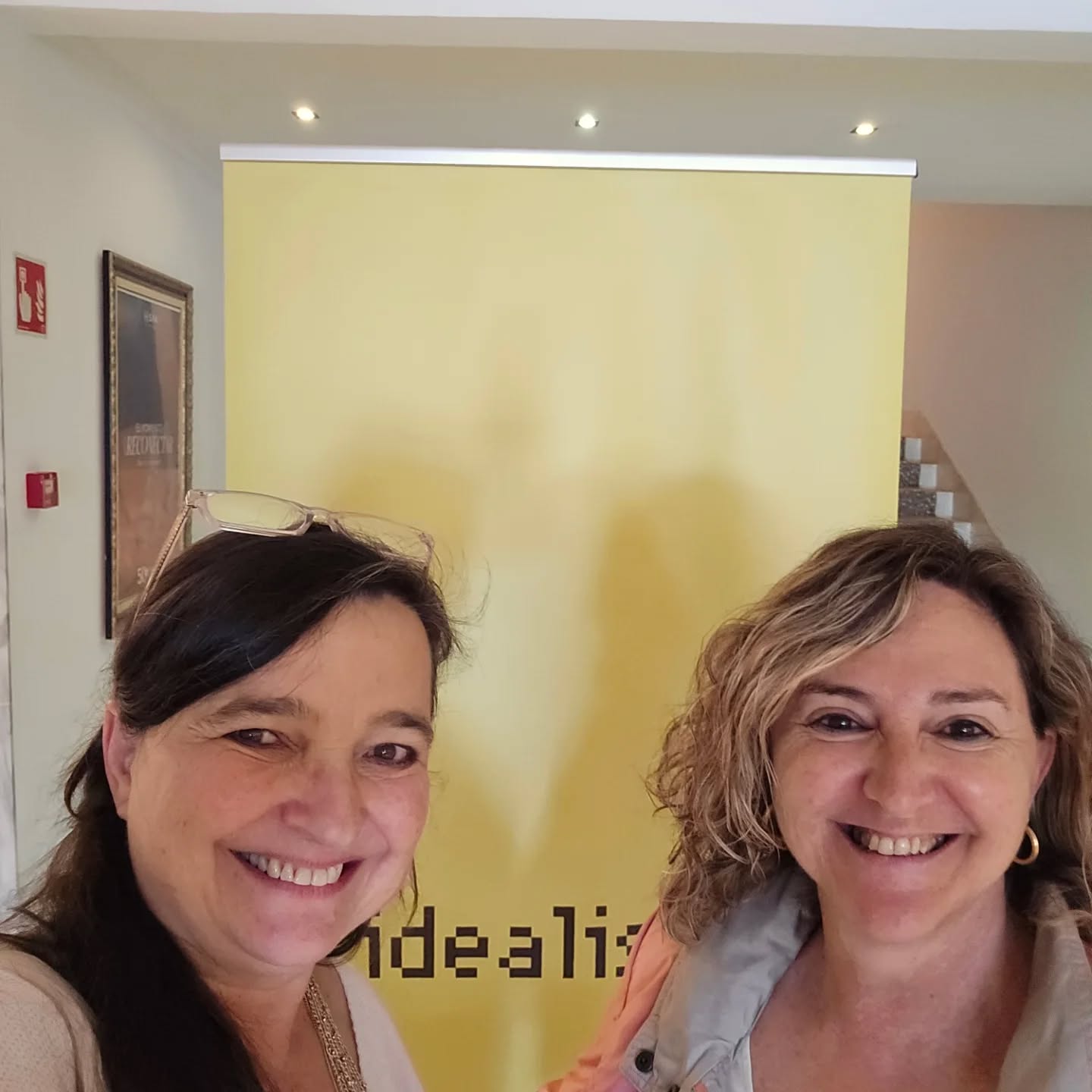 El pasado martes 21 de abril asistimos al #WorkshopIdealista: *Cómo conquistar al nuevo comprador y transformar tu negocio* 🏡✨
Una sesión dinámica y muy enriquecedora para el sector inmobiliario, llena de ideas prácticas y nuevas perspectivas para adaptarse a un mercado en constante evolución.
Seguimos aprendiendo, creciendo y apostando por ofrecer el mejor servicio 🚀
#PrestigeSpain #idealista #formacióncontinua #berkshirehathaway