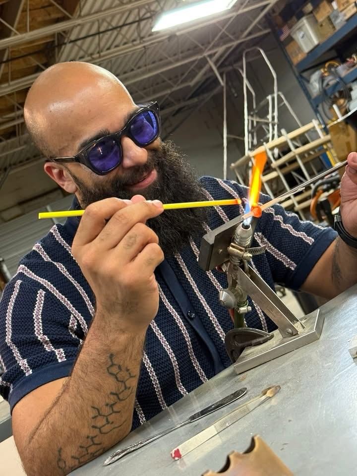 ❓Are you ready to do a deep dive into flameworking?
❓Want to learn how to make beads, but really understand the process?
✅ Then this is the class for you!
Join us for a 4 week program to immerse yourself in beadmaking. The best part? When you have completed the class, you are eligible to rent torches at the studio and do your own independent work.
Check out the deets and register ➡️ https://canvas.columbusglassartcenter.org/classes/147 .
.
#flamework #beadmaking #playwithfire #glassblowing #thingstodo