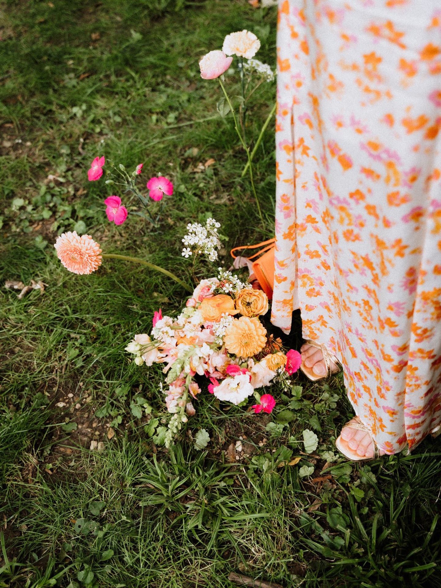 Mon travail de Wedding Planner..
c’est de vous aider à penser aux détails ; tout en lâchant prise. Difficile n’est ce pas ?
⠀⠀⠀⠀⠀⠀⠀⠀⠀
Il y a les environnements de chaque temps fort, les couleurs, l’harmonie de l’ensemble. Et puis, il y a ensuite le jour J. Quand le travail d’une à plusieurs années prend vie. 🫶🏻✨
⠀⠀⠀⠀⠀⠀⠀⠀⠀
2 conseils :
- choisir des prestataires de confiance 🤍
- une organisation structurée (& une Wedding Planner) pour lâcher prise le jour J.
⠀⠀⠀⠀⠀⠀⠀⠀⠀
🇺🇸
⠀⠀⠀⠀⠀⠀⠀⠀⠀
My job as a wedding planner is to help you think of the details while letting go. Difficult, isn’t it?
There are the settings for each key moment, the colors, the overall harmony.
And then, there’s the big day itself. When years of work come to life. 🫶🏻✨
⠀⠀⠀⠀⠀⠀⠀⠀⠀
2 tips:
- Choose trusted vendors 🤍
- A structured organization (and a wedding planner) so you can relax on the big day. 😘
⠀⠀⠀⠀⠀⠀⠀⠀⠀
~
⠀⠀⠀⠀⠀⠀⠀⠀⠀
Photographe : @lesmargoulettes
Venue Château : @chateaudepercey_lieu_reception
Flowers : @holland_fleurs
Wedding of A&T september 2025
⠀⠀⠀⠀⠀⠀⠀⠀⠀
#flowers #pictures #ceremony #colors #wedding