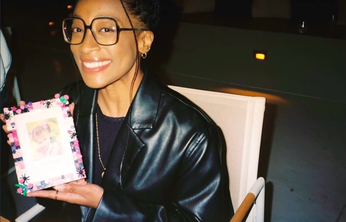 i built this sh*t… brick by brick 🖼️
•
•
•
follow @eliteurbanite to keep up with all things eclectic & culturally aware!✨
tags: #entertainment #popculture #music #radiohost #itgirl