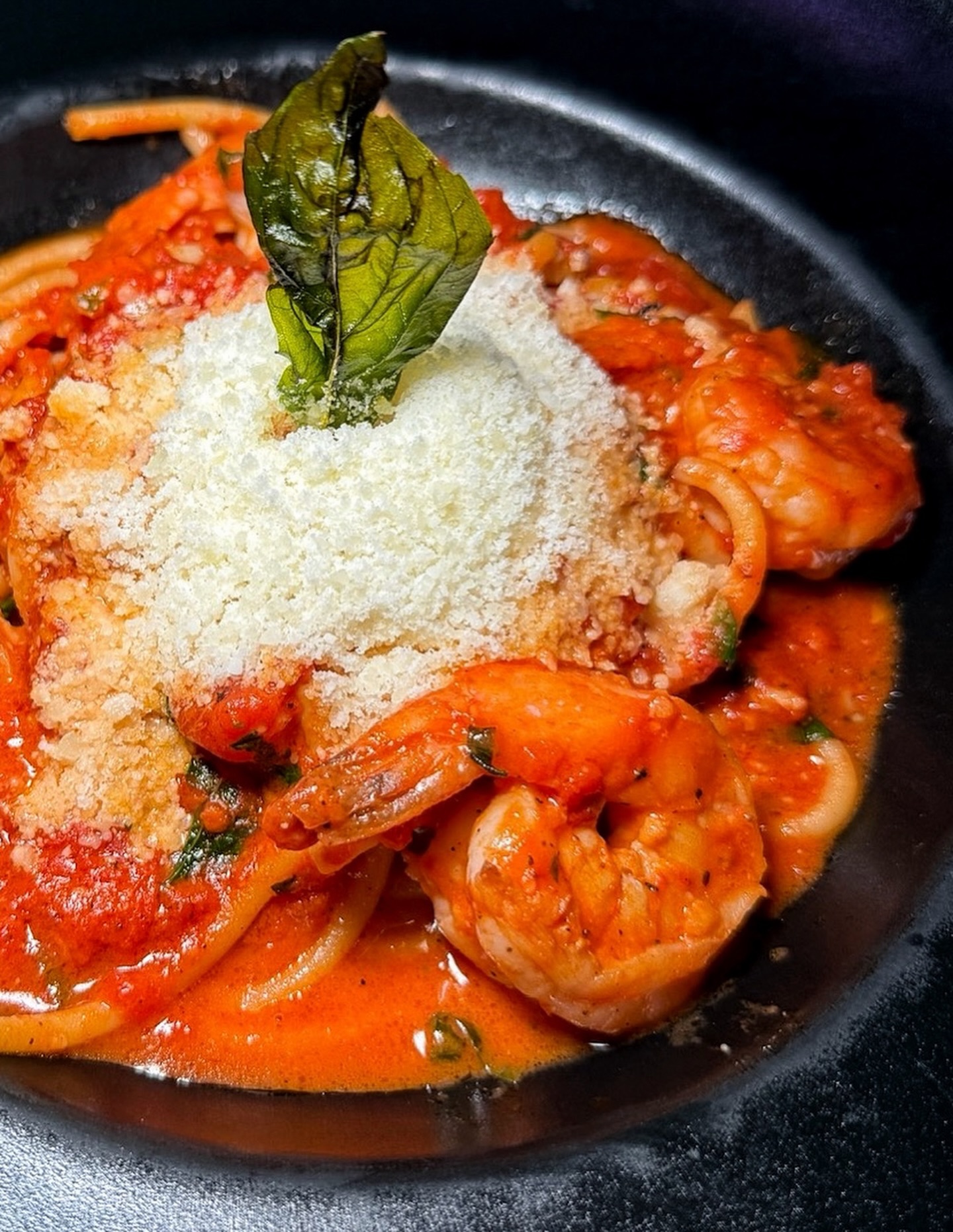 This evening calls for something refined, and our shrimp pasta answers effortlessly, Gulf shrimp layered over bucatini with parmesan, crispy basil, and a rich pomodoro that lingers just right. Join us in Harbor East for a dinner that feels as good as it tastes, we’ll have your table ready.
