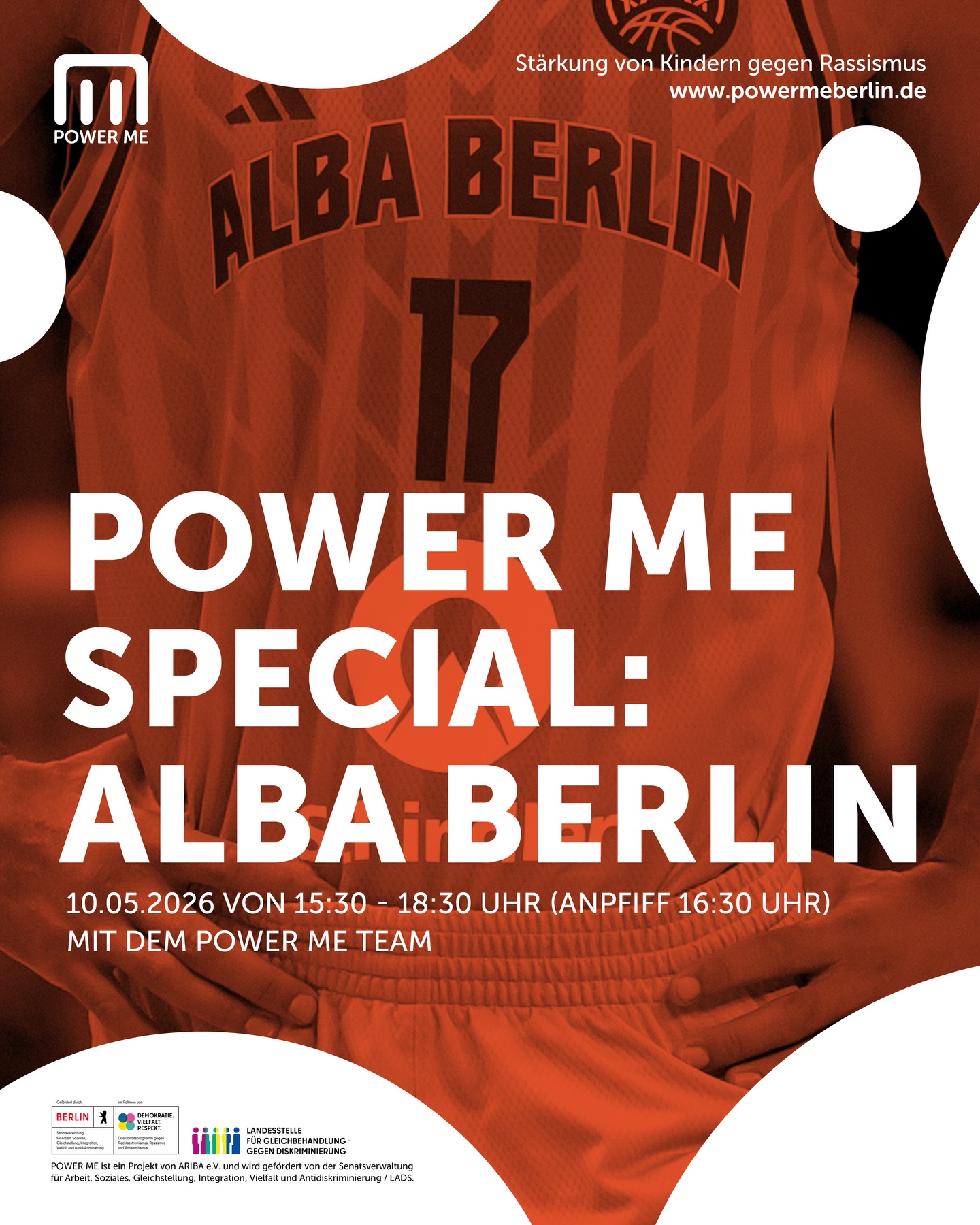 POWER ME SPECIAL:
ALBA BERLIN ( @albaberlin )
Sonntag, 10.05.2026, voraussichtlich von 15:30 - 18:30 Uhr!
"We´re playing basketball - we love that basketball" 🏀
Mit dem POWER ME SPECIAL schauen wir uns gemeinsam das ALBA Berlin Spiel in der Max-Schmeling Halle an. Die Tickets werden von ALBA Berlin gesponsert! 🏀🏀🏀. Ein echtes Basketballspiel mit der besonderen Stadion-Atmosphäre und ganz vielen Gänsehaut-Momenten. Gemeinsam feuern wir die Mannschaft an und fiebern bei dem spannenden Spiel mit.
Vor allem wollen wir die Kinder motivieren, die zum ersten Mal ein Spiel live im Stadion sehen möchten. Wir werden für das Bringen und Abholen einen zentralen Standort in unmittelbarer Nähe der Max-Schmeling-Halle aussuchen und gemeinsam mit den Kindern zur Halle gehen (ohne Eltern).
Altersempfehlung: 9 - 12 Jahre
Mit dem POWER ME Team
Wir bitten um Anmeldung unter www.powermeberlin.de
Euer
POWER ME Team
-
POWER ME ist ein Projekt von ARIBA e.V. und wird gefördert von der Senatsverwaltung für Arbeit, Soziales, Gleichstellung, Integration, Vielfalt und Antidiskriminierung / LADS