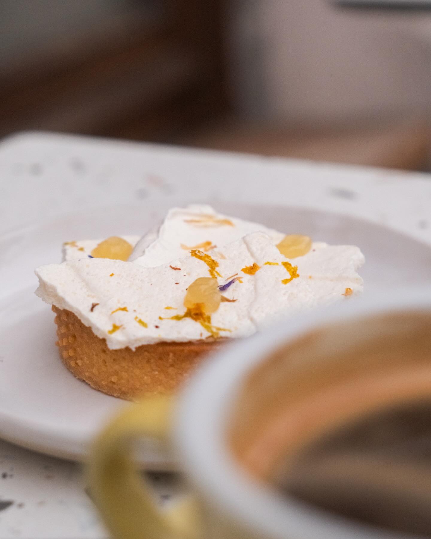 La tarte au citron meringuée…
Une excuse de plus pour passer (on ne juge pas). 🍋😌
#lespetitesartisanes #tarteaucitron #patisserie #genevefood #gourmandise