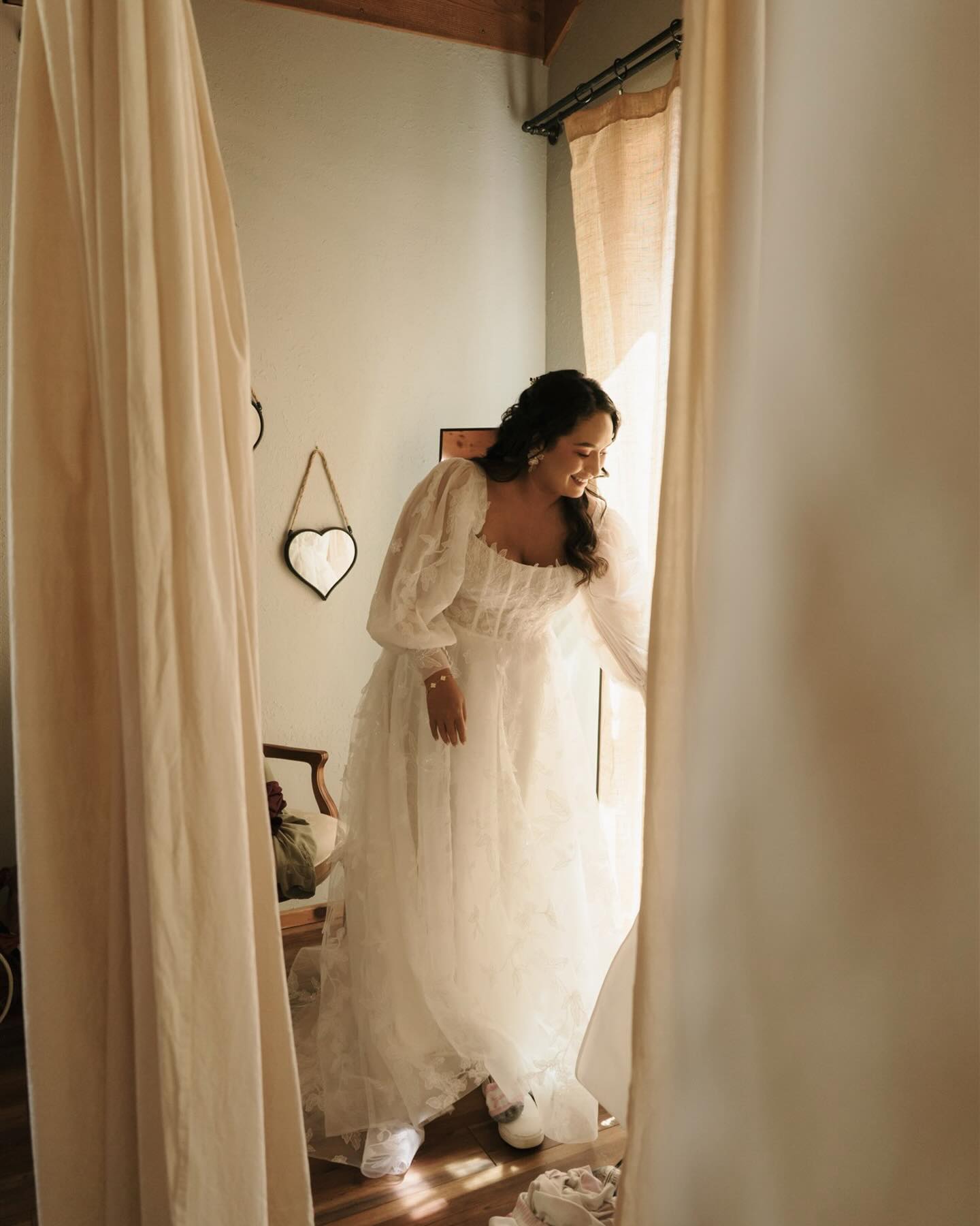 Tanya and Jorge’s big day last summer was so full of life and laughter, and it went by in a blink of an eye. Also lots of incredible vendors, especially @wildferngrp who managed all the planning and @kendi.photos who came along as my second for the day.
Also shoutout to
@jackelopefloralco
@weddingsformom
@alegriaphotobooth
@youreventprofessionals
@lospalmeros62
@petalpressportland
@wildfernbar
@ardeneventcollective
@bajalapdx
@oregoncitybridal
Love getting to capture it all!!