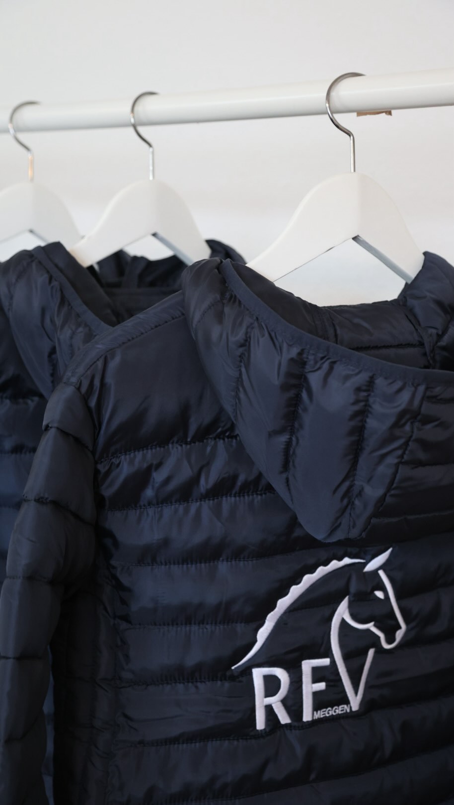 Not just a jacket — your team’s identity. 🖤
Custom made for clubs, teams & riders who want more than ordinary.
Individually embroidered.
Timeless.
Made to stand out.
Because details matter.
DM us for your custom design ✨
#equestrianstyle #stablelife #horsegirl #luxuryequestrian #customembroidery