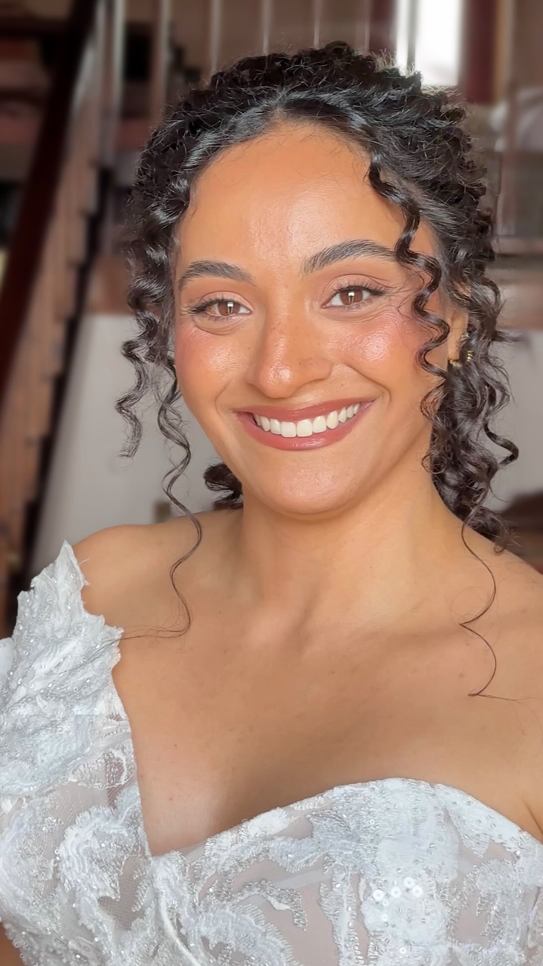 My smokey eyed girl goes clean girl glam for her wedding day 🫠🤍✨
#makeupartistgreece #bridalmakeupcrete #luxurybridalmakeup #destinationmakeupartist