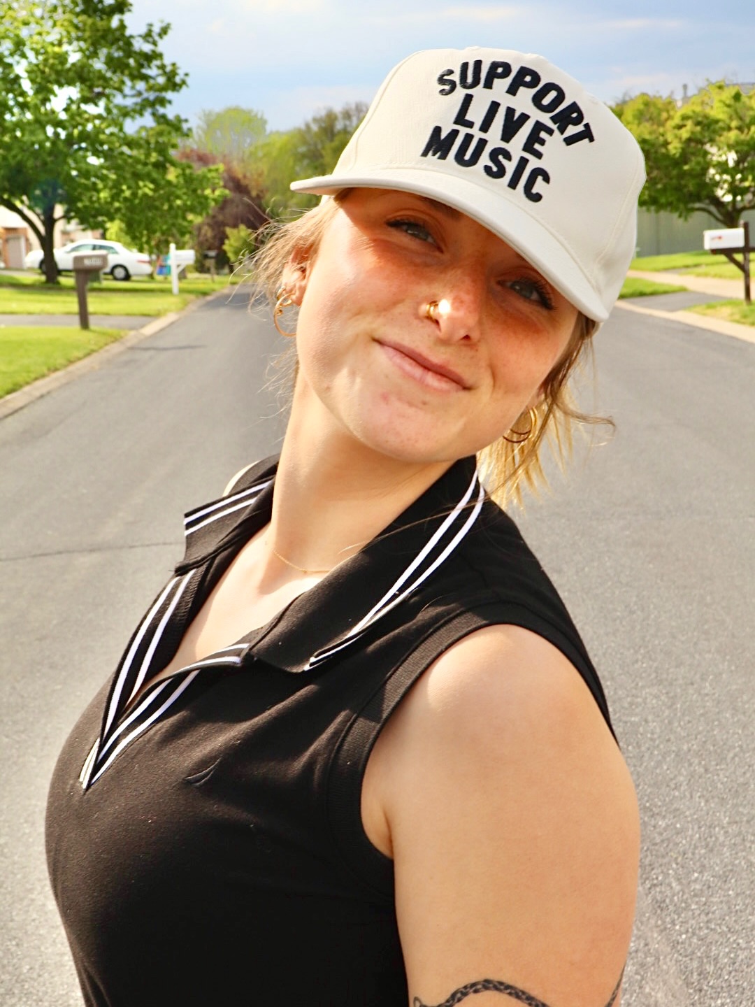 Do ur duty & #supportlivemusic this Thursday at @titanhollow ~ enjoy our last f-ing day of April with Sam (@fleetforrest ) & I at 6:30 pm!
Shout out to my mom for dressing me since I was 29 years old….👗🧢
Like this music? Check out @rebeccaportermusic !