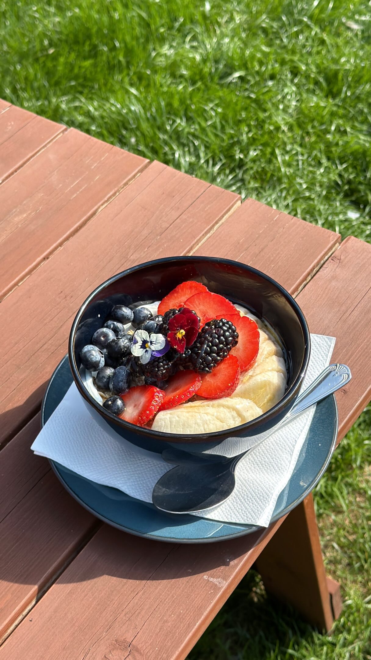 Who doesn’t love a refreshing, healthy breakfast? 🫐🍓
The Crunch Awakens: a tasty mix of Greek yogurt, nut granola, banana, berries, and honey 🍯
An absolute go-to in spring and summer! Have you tried it yet?
#chillibs #chillibhitchin #brunchinhitchin #supportsmallbusiness #hitchineats