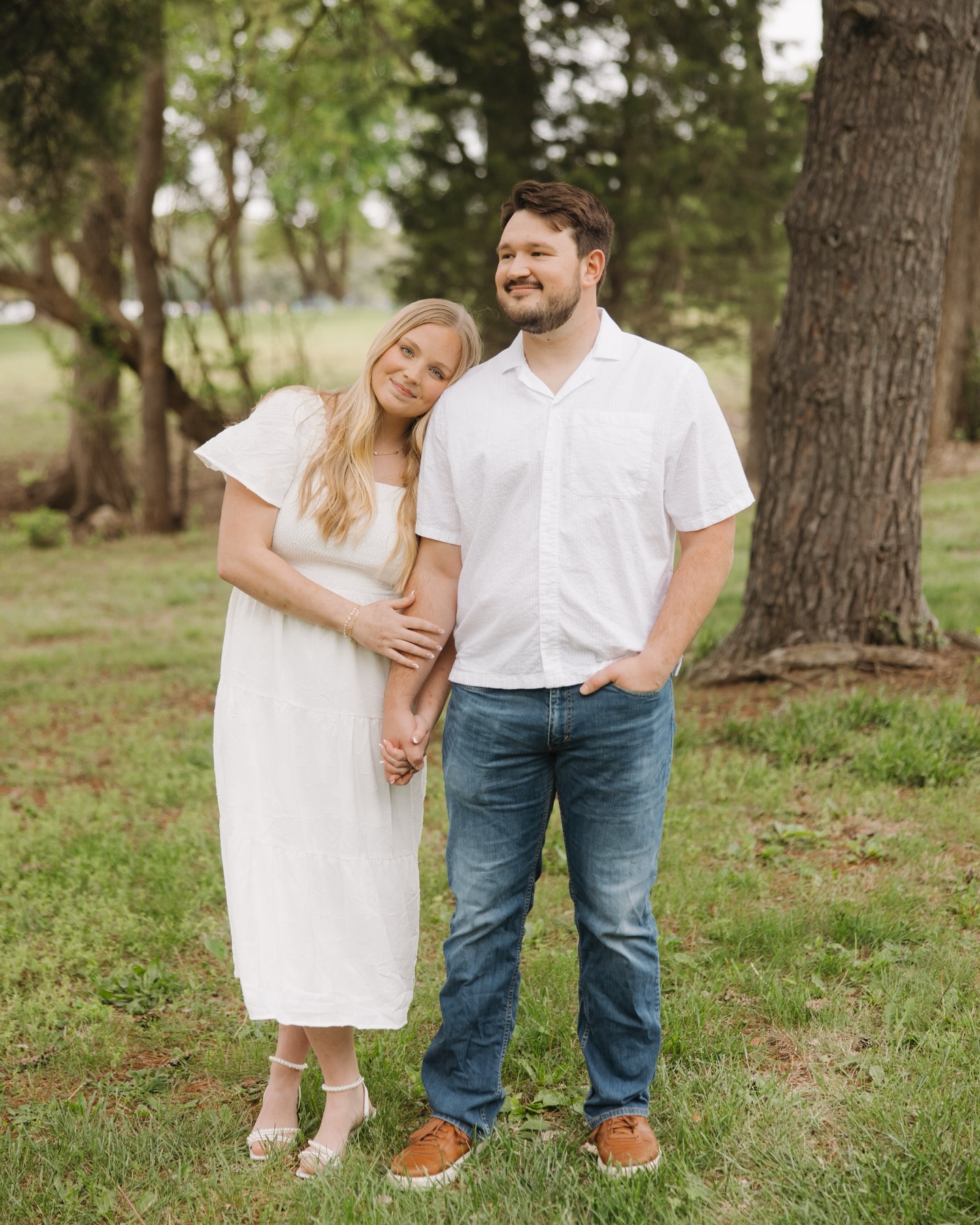 A springy engagement session ALWAYS makes me happy! Alayna + Alex are so so sweet & getting to run around at the park was just so fun— we can’t wait for their wedding day! ☀️🫶🏼