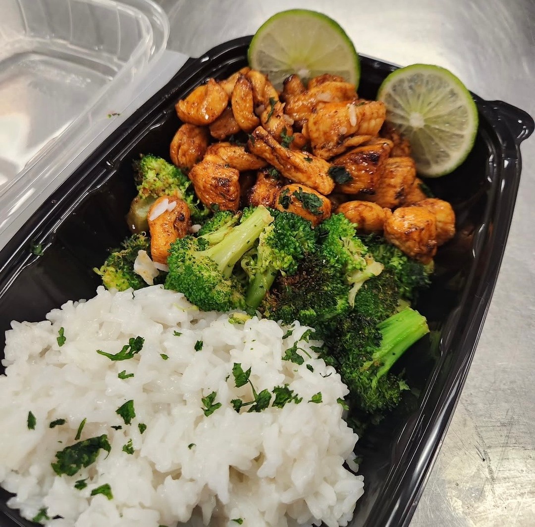 Life gets busy. Chef @RellDukes wants to make it easier—and more delicious!—for you with his to-go meals.
Swipe to see some of what he offers (plant-based options included!). ‼️ Warning: Mouth-watering may occur.
#MealPrep #ToGoMeals #WilmingtonDE #CulinaryEntrepreneurs