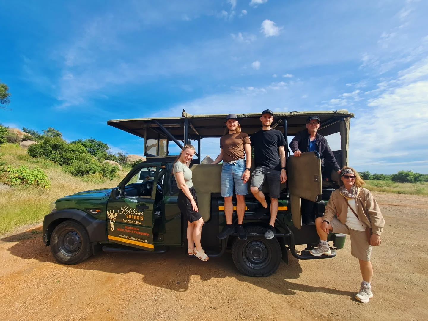 The best Afrikaans word to describe a good time with guests on safari "lekker!!"
#Kedibonesafarifamily #safarilifestyle #krugernationalpark #besttimeever
#wildlifemoments
@krugernationalpark
@renataewaldwildlifephotography
@phalaborwa.co.za