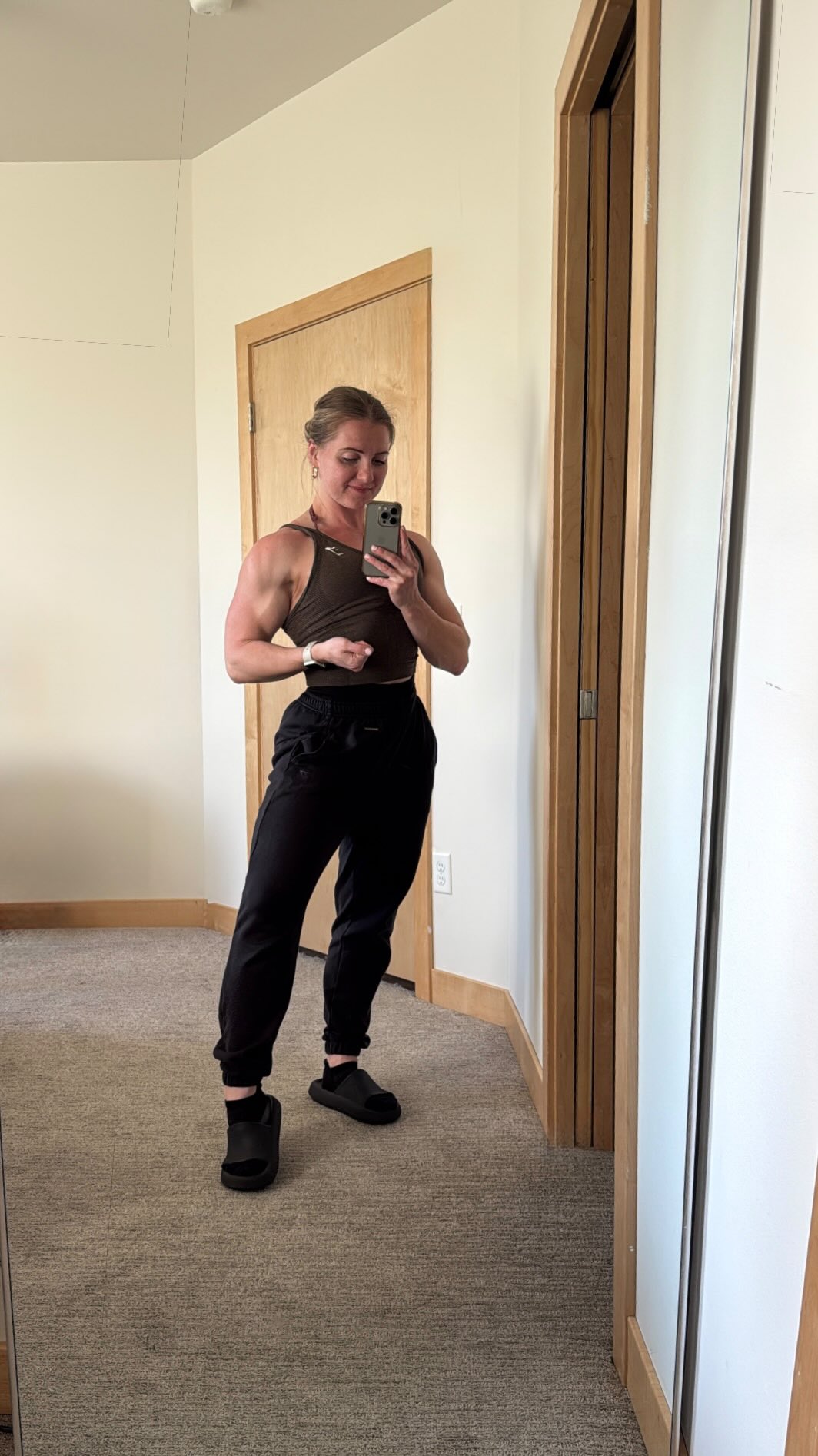A SECURE MAN WOULD NEVER.
Lifting heavy is for women too. PERIOD.
PERIOD.
#womenwholift #benchpress #gymgirl #diabolical