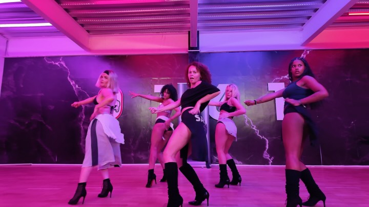 SAVVY THURSDAYS 😮💨🥵
EVERY WEEK
INTERMEDIATE HEELS 👠
8PM - 9:15PM
(Book your spot via Savvy Website) 💋
More classes to choose from:
Savvy Tuesdays Beginners Heels
Savvy Wednesdays Improver Heels
Savvy Saturdays Beginners Heels
We can’t WAIT to see you in class 💋🫂
#SavvyHeels #HeelsDance #DanceClasses #Manchester