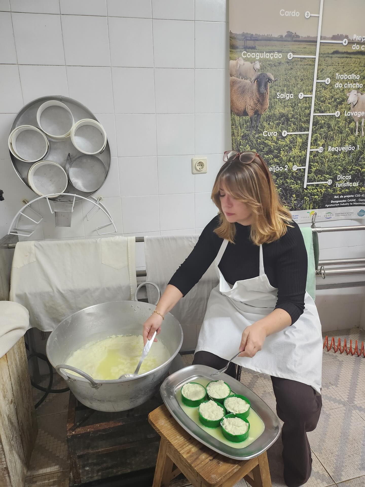 No two people are alike, which is why we’re excited to offer two distinct cheese workshop experiences. Deep in the heart of Serra da Estrela, our cheesemaker (a one woman show) awaits at her doorstep to welcome you in. It’s our raw and real homestyle workshop! Or, we can head to a quaint factory where we gear up to work alongside artisan cheesemakers that churn out batches of buttery cheese every day in a bucolic stone building. Which one fits your personality? Contact us to discuss, and we’ll customize your unique mountain tour.
#cheesetour #experienceportugal #portuguesetradition #explorewithus #serradaestrela