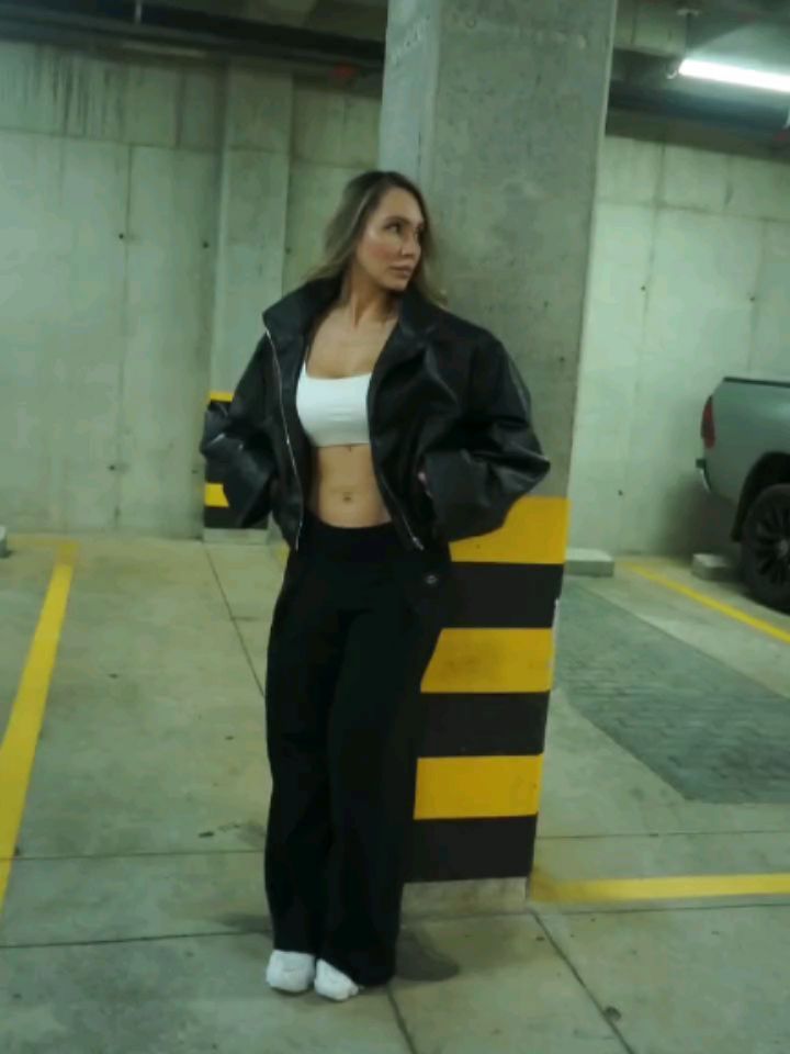 ALERT INSPO✨️🤍
Nuestra Sweatpant de LUMEN construida bajo silueta sastre es todo lo que está bien, además de una tela increíble que la hace versátil, cómoda y divina.