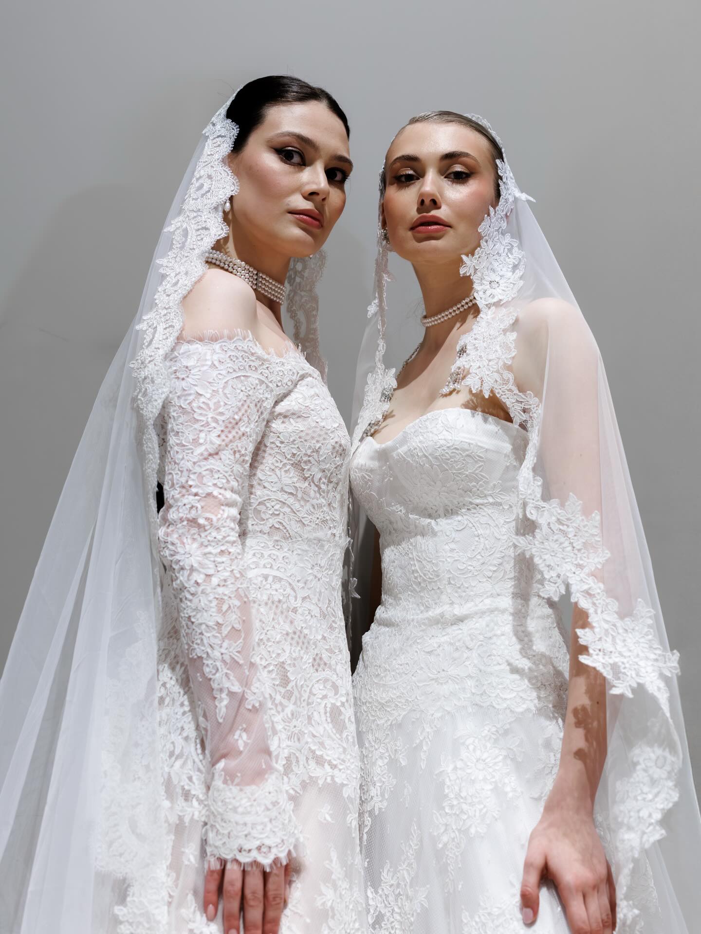 Moments of forever. Backstage - as seen by @melamudakarina
Dresses: @katyakatyalondon
Muah: @alla_pryahina @manija_studio
Jewelry: @jeudeperles
Flowers: @egledeco
Photo: @melamudakarina