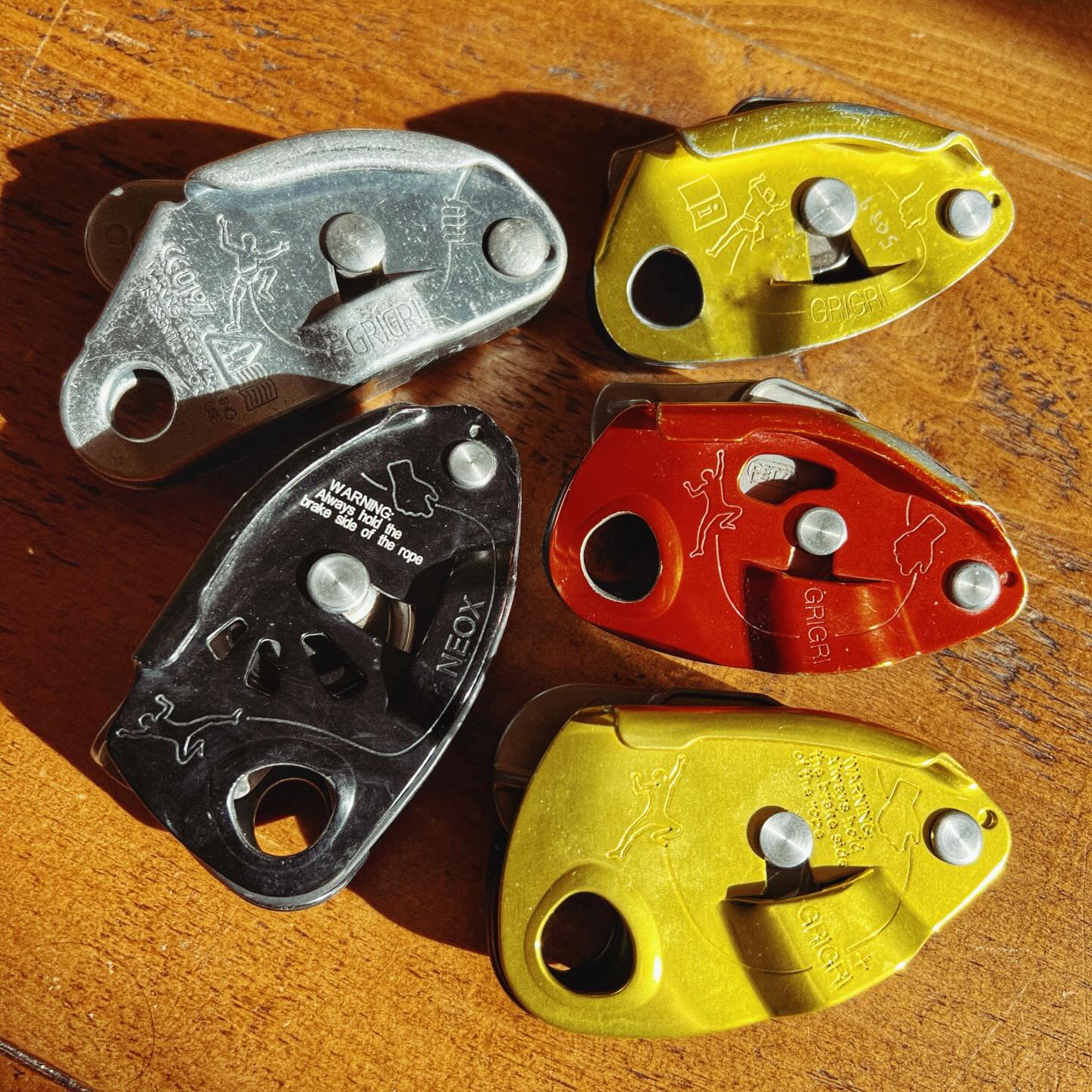… and the odd one out is?
.
#climbing #belay #geek #climbing_pictures_of_instagram