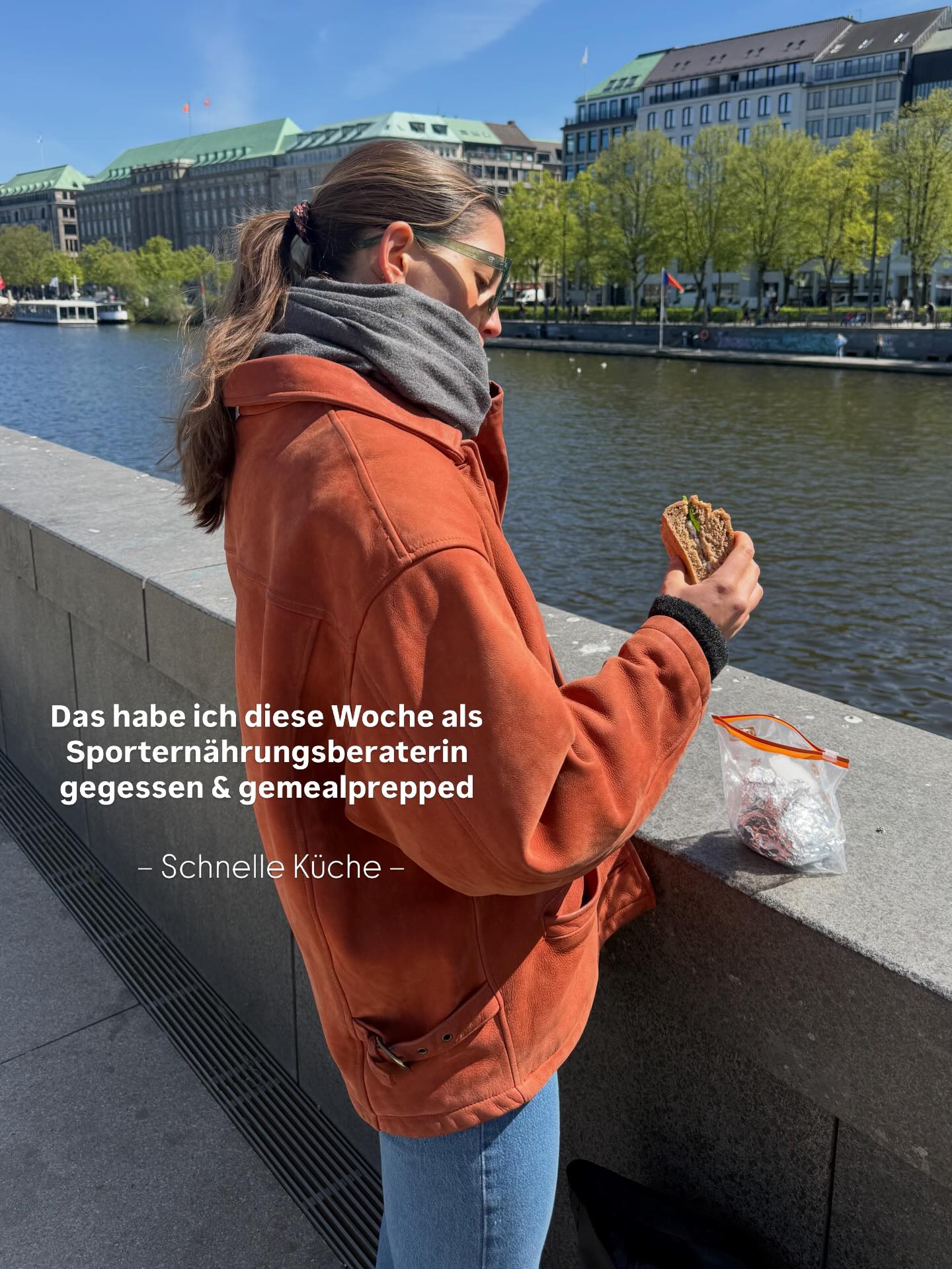 Worauf ich dabei achte & was für mich funktioniert:
>>> Proteine & Ballaststoffe in jeder Hauptmahlzeit. Varianz über die Woche, aber unkompliziert. Geeignete Pre Workout Snacks parat haben. 1-2h nach dem Training essen + eine Kombi aus Kohlenhydraten und Proteinen, je nach Trainingseinheit minimal angepasst. Für mehrere Tage & Mahlzeiten konkret einkaufen, alles da haben und dann spontan entscheiden, worauf ich Lust hab 🌞🌶️
Viele der Rezepte findest du bereits im Feed! Wollt ihr auch das Glasnudelsalat-Rezept?🤭
Am Wochenende habe ich keinerlei Fotos gemacht, da gab’s auch Kuchen, Alkohol und allerlei auf einer (sehr besonderen) Feier. Weil: It’s all about balance!✌🏼
#sporternährung #mealprep #rezeptideen #schnelleküche #ernährungsberatung