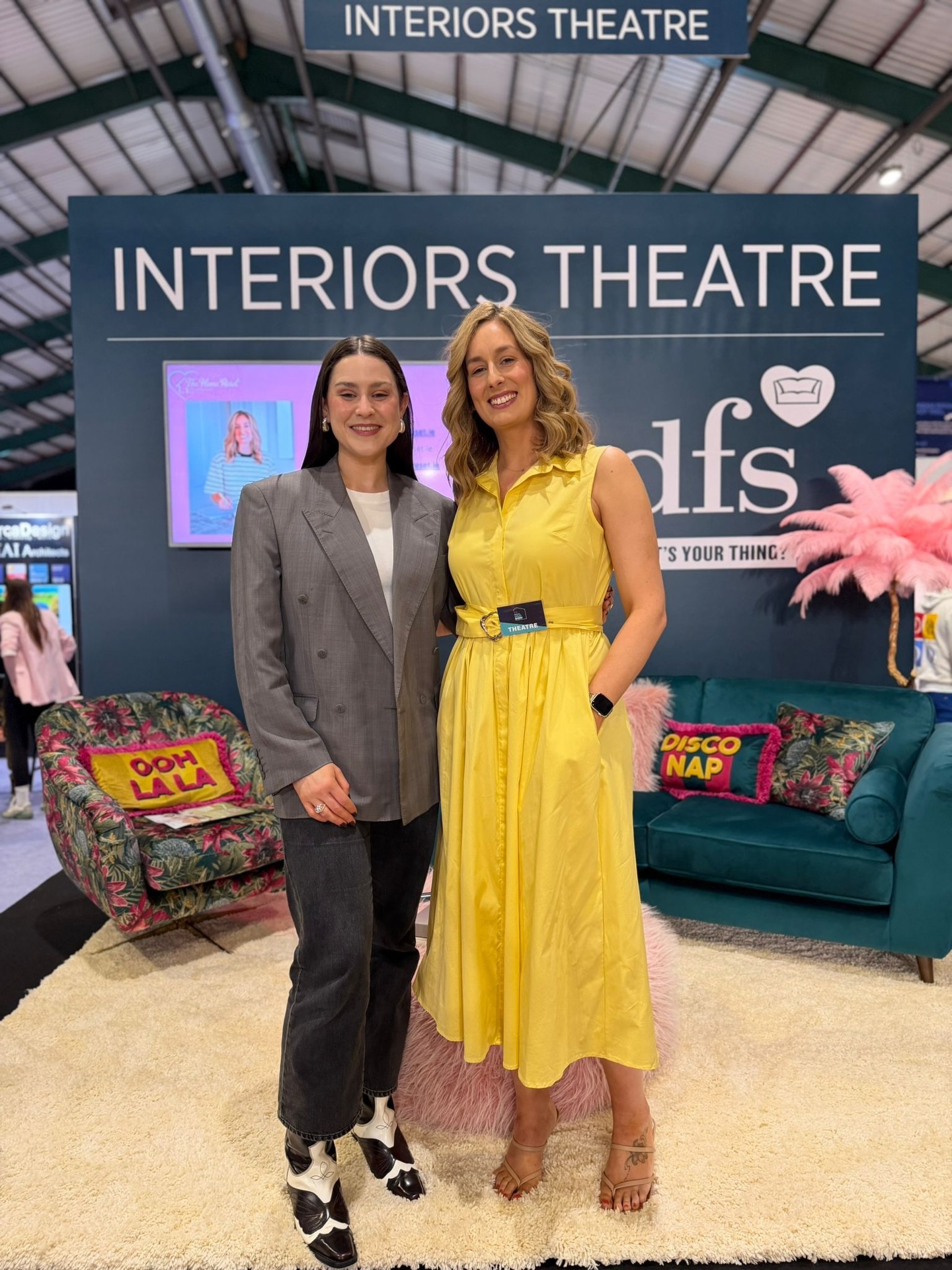 What a day at @idealhomedublin on Friday ✨
@jo_the_futurist and I had the best chats all about how a Spring Reset can transform not only your home, but your headspace too. We had such a fantastic crowd, with great questions and lovely interactions, it made the whole experience even more special.
I was absolutely delighted to be asked back for my second show. Having the opportunity to share my tips and tricks with a live audience is always such a privilege, and I loved every minute of it.
A big thank you to @ocarrollconsult for having me on the @dfs Interiors Stage once again. And how beautifully did @thebighillhouse style the stage using the newly launched @dfs x Amanda Holden @noholdenback range? Simply stunning ✨
Already looking forward to the next one!
#IdealHomeShow #SpringReset #HomeOrganisation #Decluttering #thehomereset