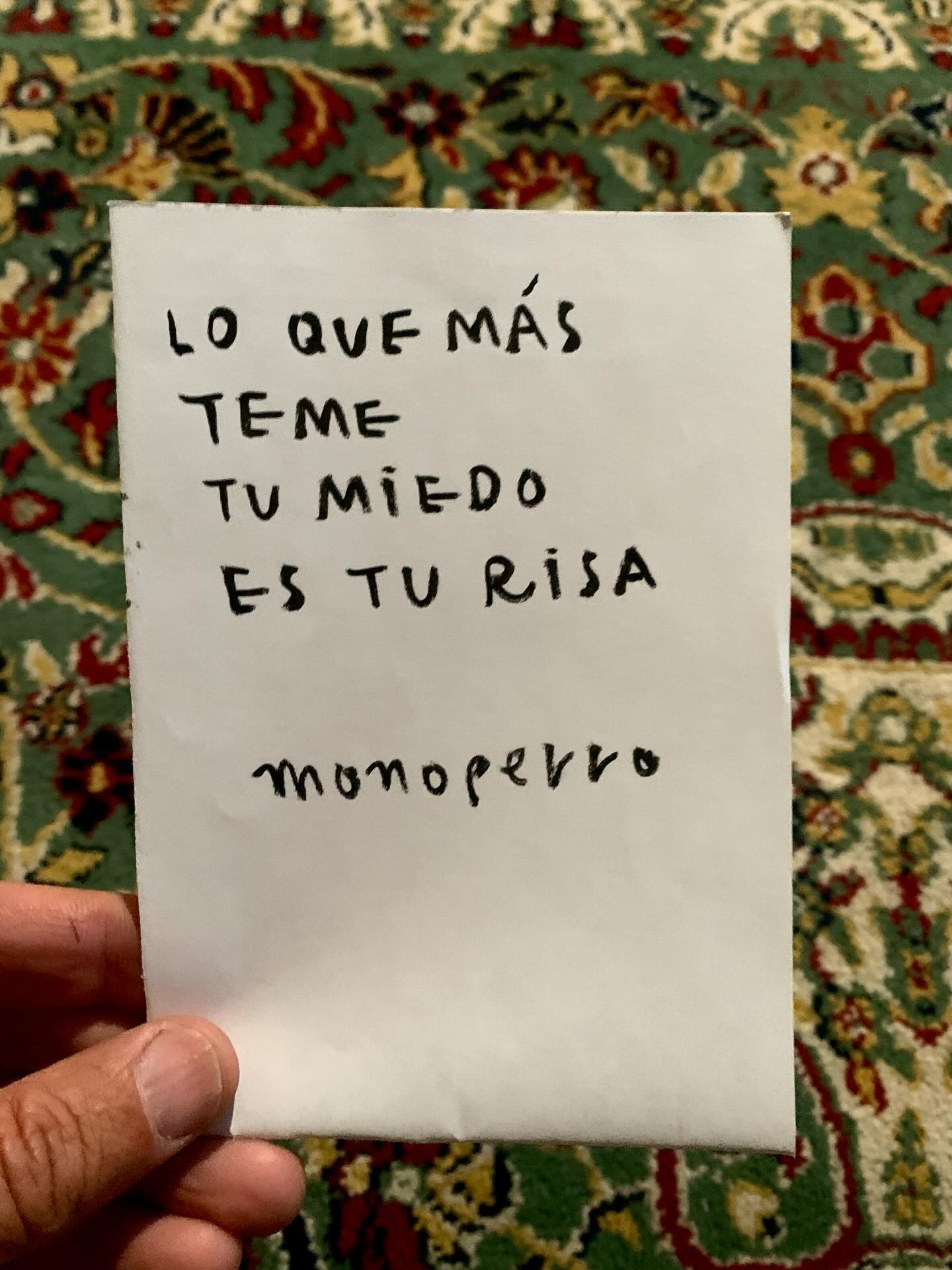 Lo que más
teme
tu miedo
es tu risa.
#cancamusas
#elclubimperfecto
#ultralkymia